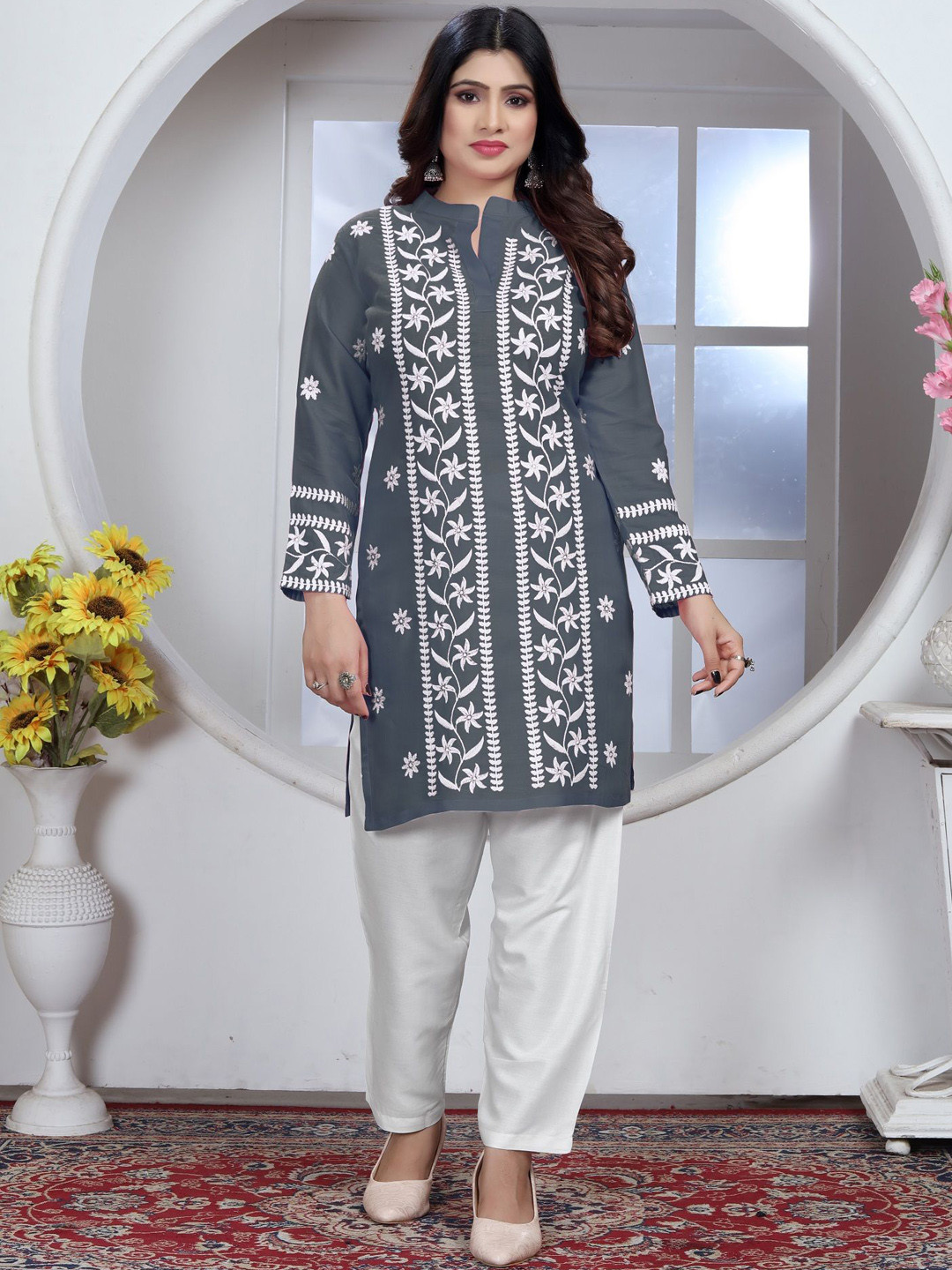 

APNISHA Floral Embroidered Mandarin Collar Straight Kurta, Grey