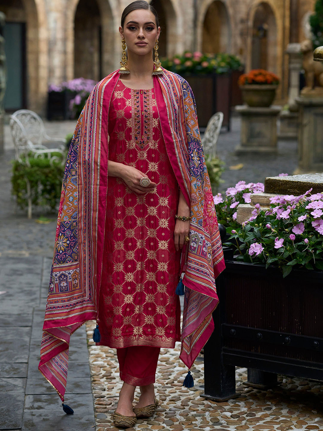 

AUTUMN LANE Sequinned Regular Thread Work Straight Kurta with Trousers & Dupatta, Red