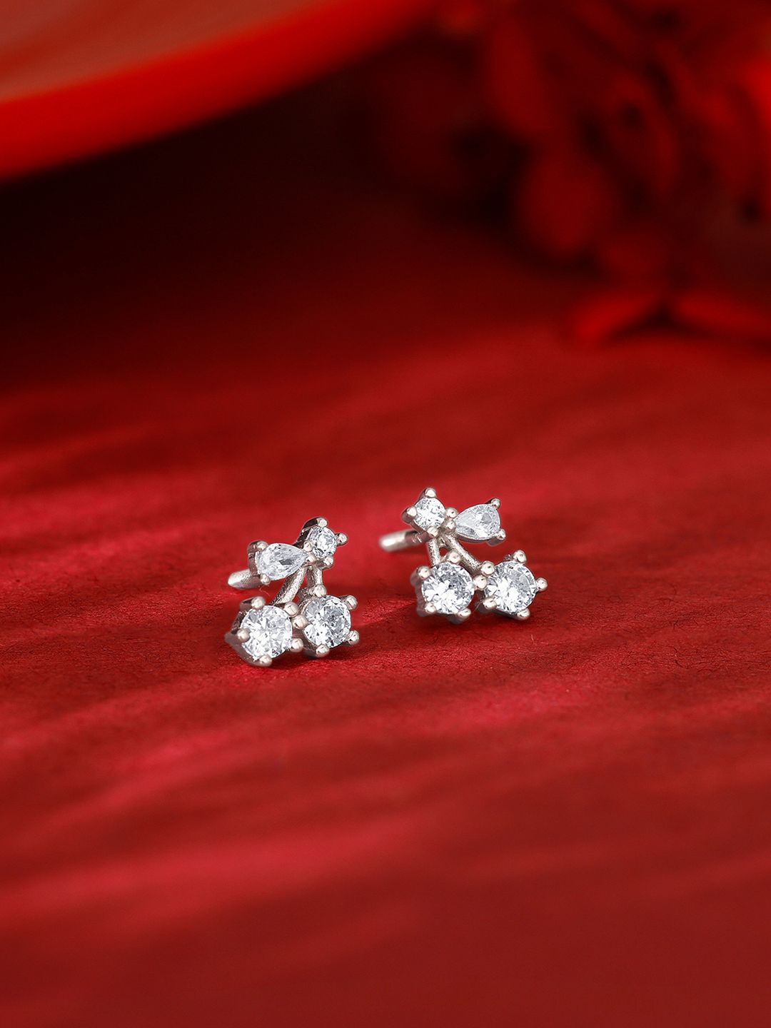 

GIVA 925 Silver Rhodium Plated Contemporary Zircon Studs