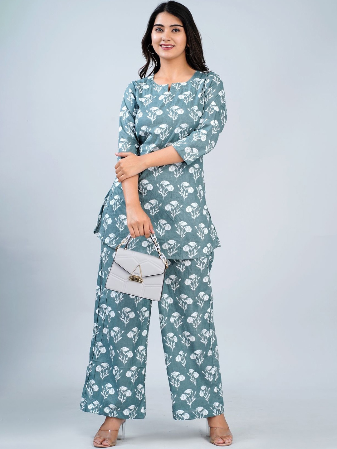 

Fabcurio Women Printed Cotton Kurti With Palazzo Night suit, Turquoise blue