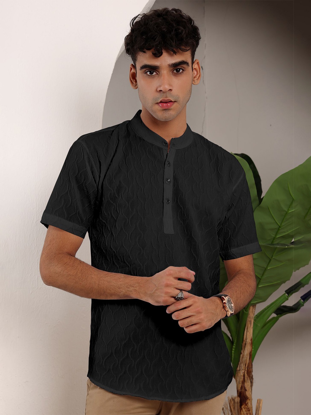 

Wuxi Men Relaxed Mandarin Collar Textured Casual Shirt, Black