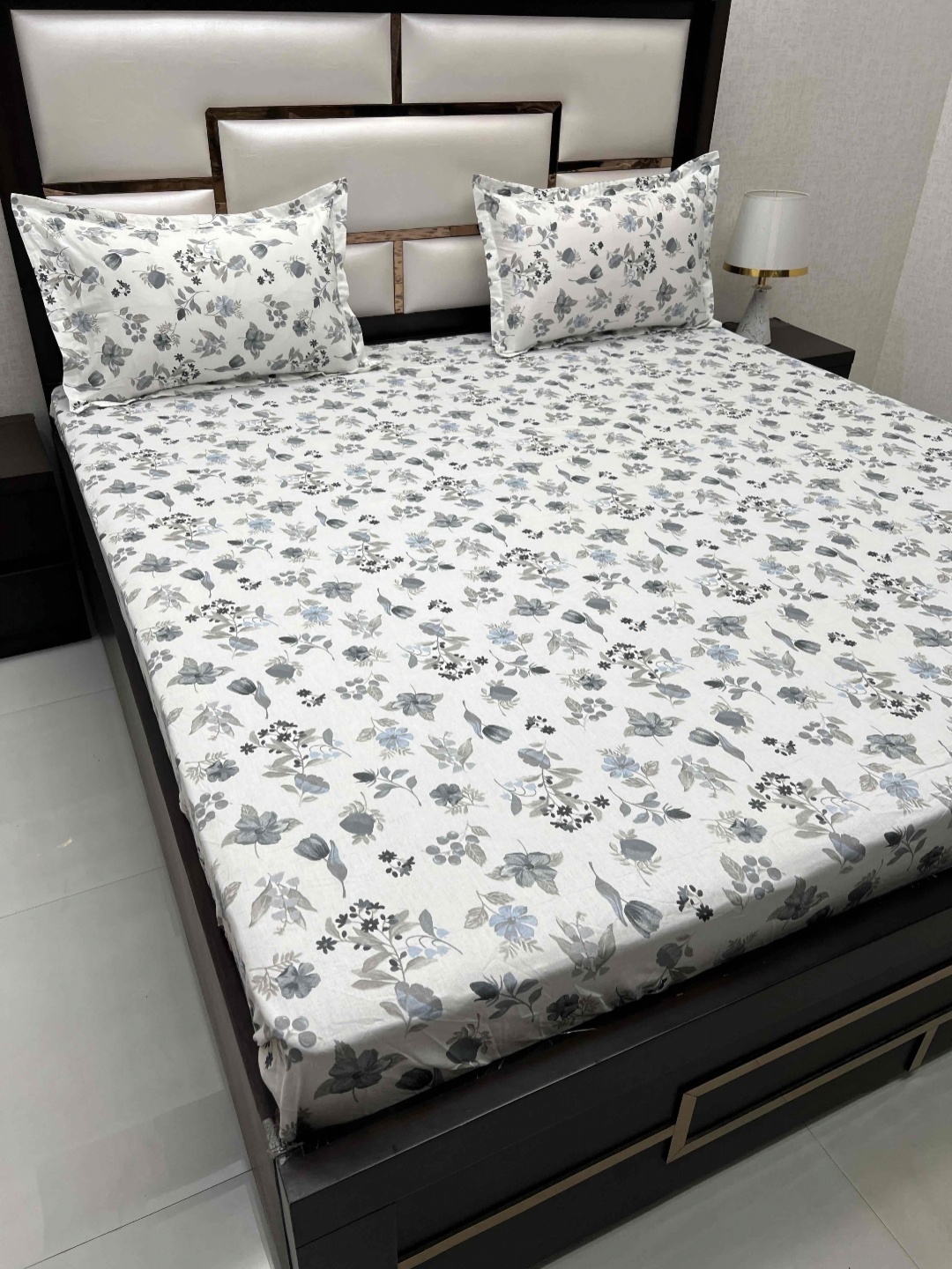 

Pure Decor Royal Velar White Printed 240 TC Pure Cotton King Bedsheet with 2 Pillow Covers