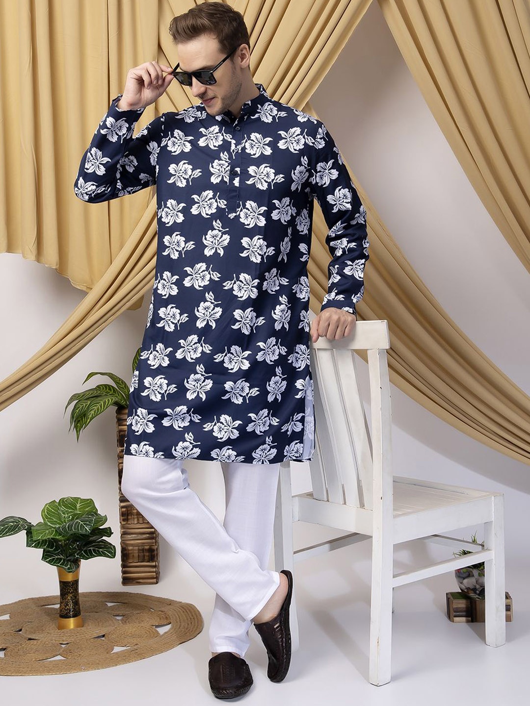 

Hangup Floral Printed Mandarin Collar Straight Kurta with Pyjamas, Navy blue