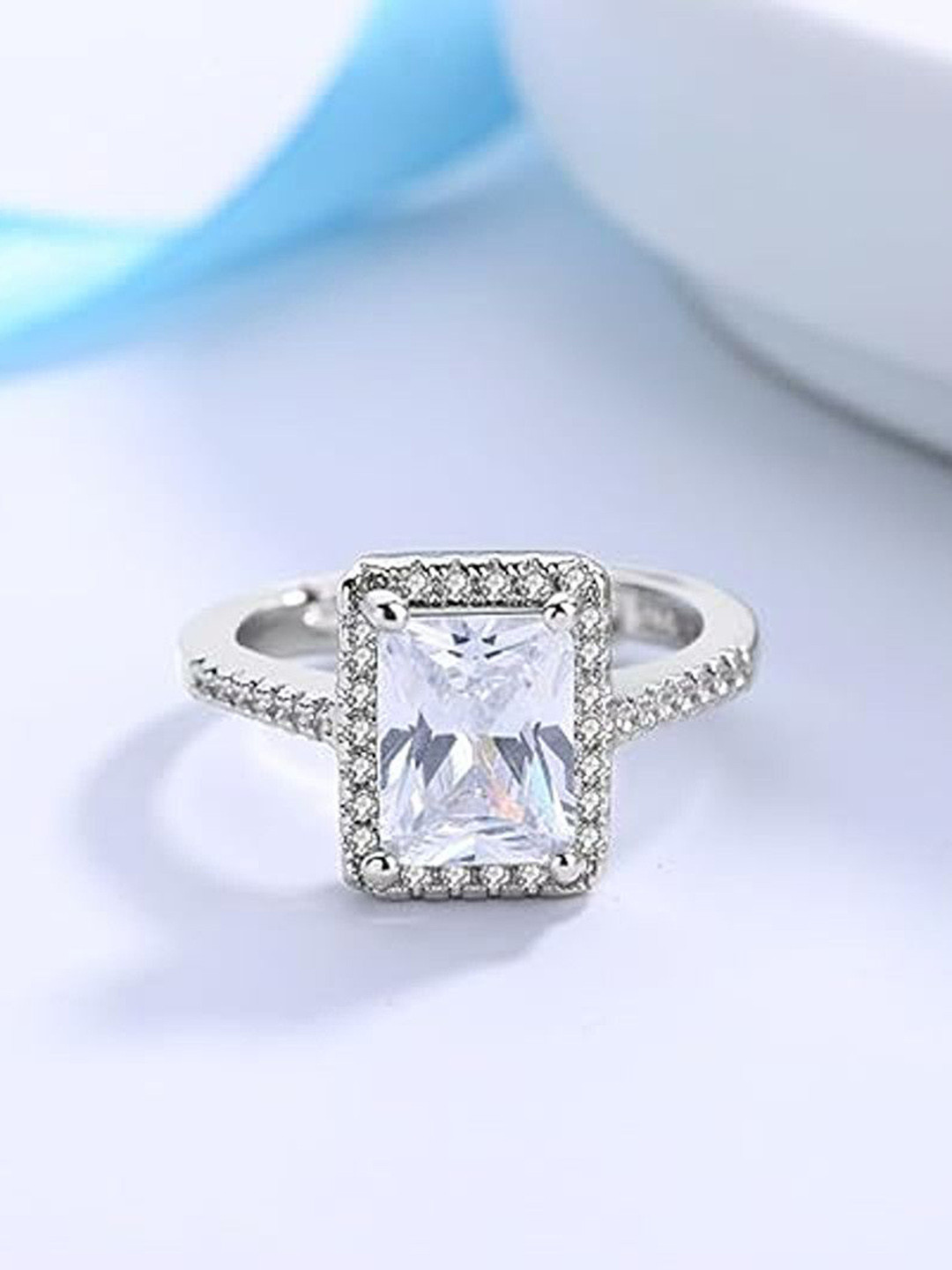 

Lila Silver-Plated CZ-Studded Finger Ring
