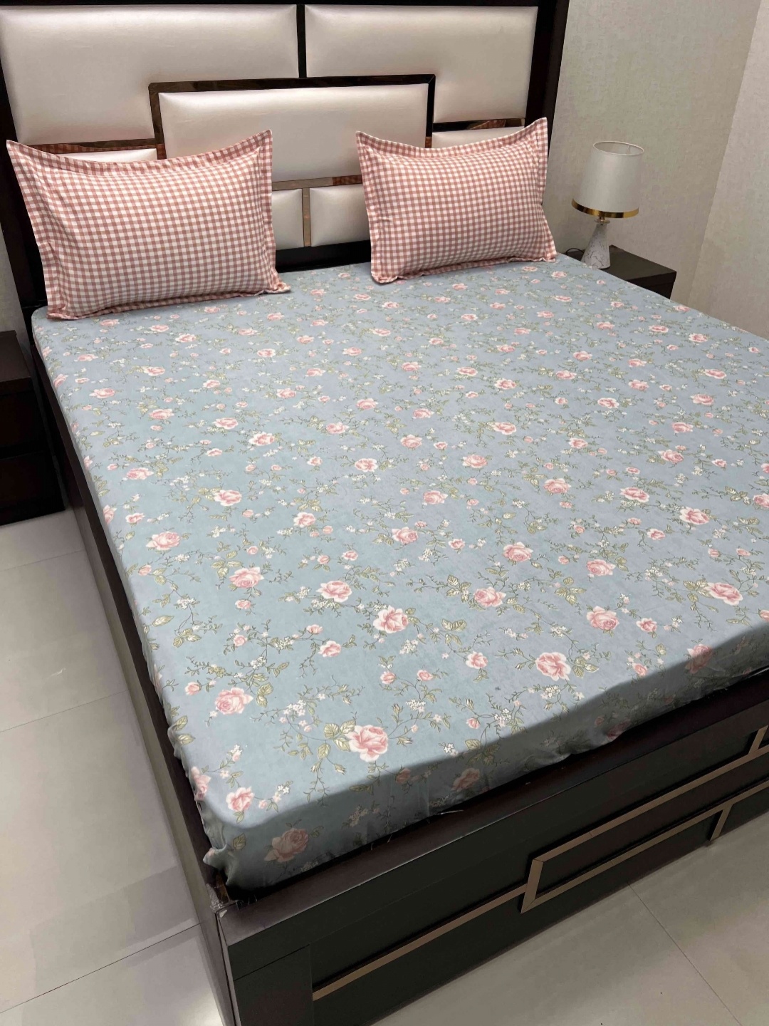 

Pure Decor Manor Blue & Pink Printed 330 TC Microfiber Fitted Super King Bedsheet Set
