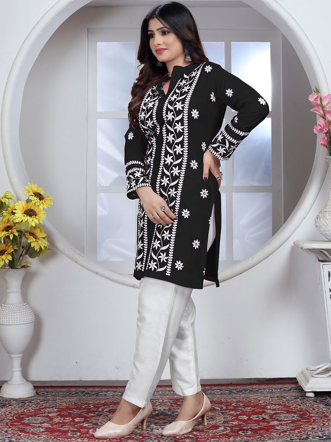 

APNISHA Floral Embroidered Mandarin Collar Straight Kurta, Black