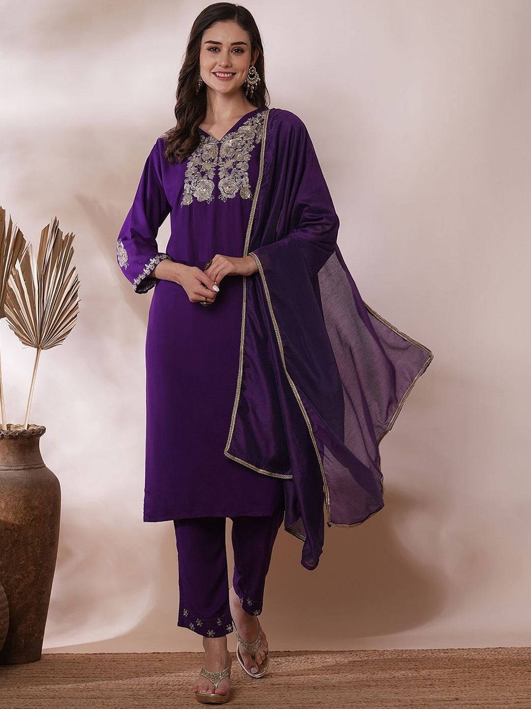 

Kiana House Of Fashion Floral Embroidered Sequinned Pure Cotton Kurta Set, Violet