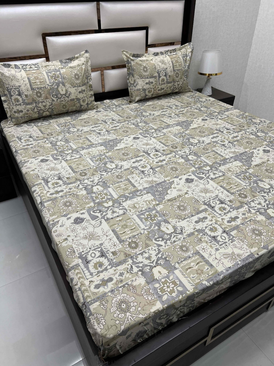 

Pure Decor Royal Velar Green Printed 220 TC Pure Cotton King Bedsheet with 2 Pillow Covers