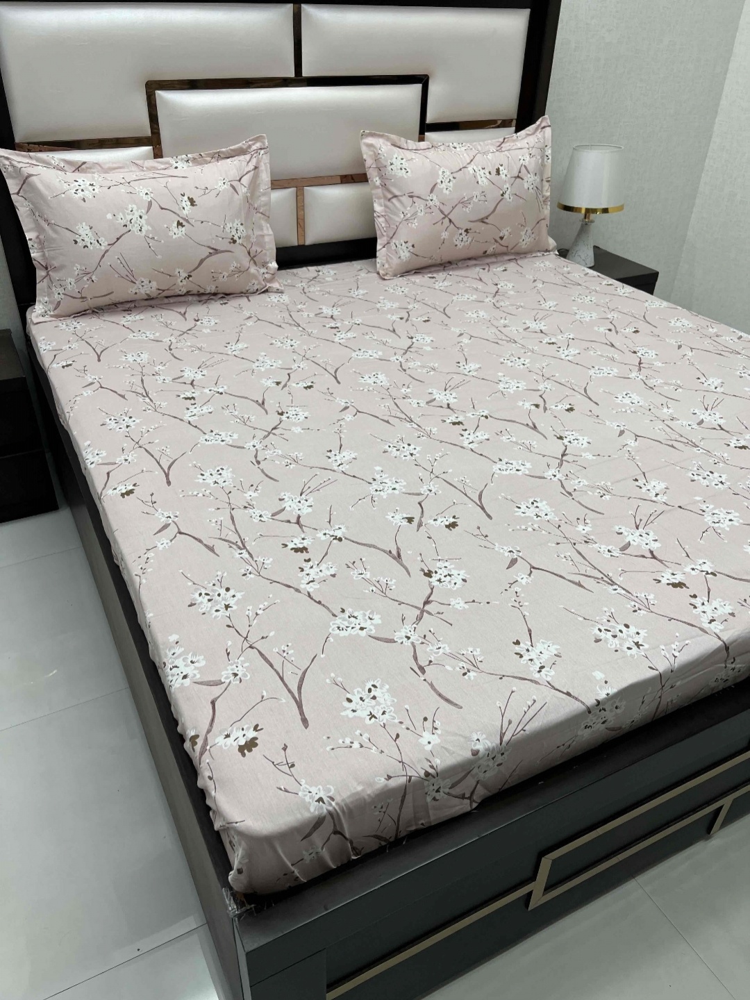 

Pure Decor Peach-Coloured & White Floral Cotton 330 TC King Bedsheet with 2 Pillow Covers