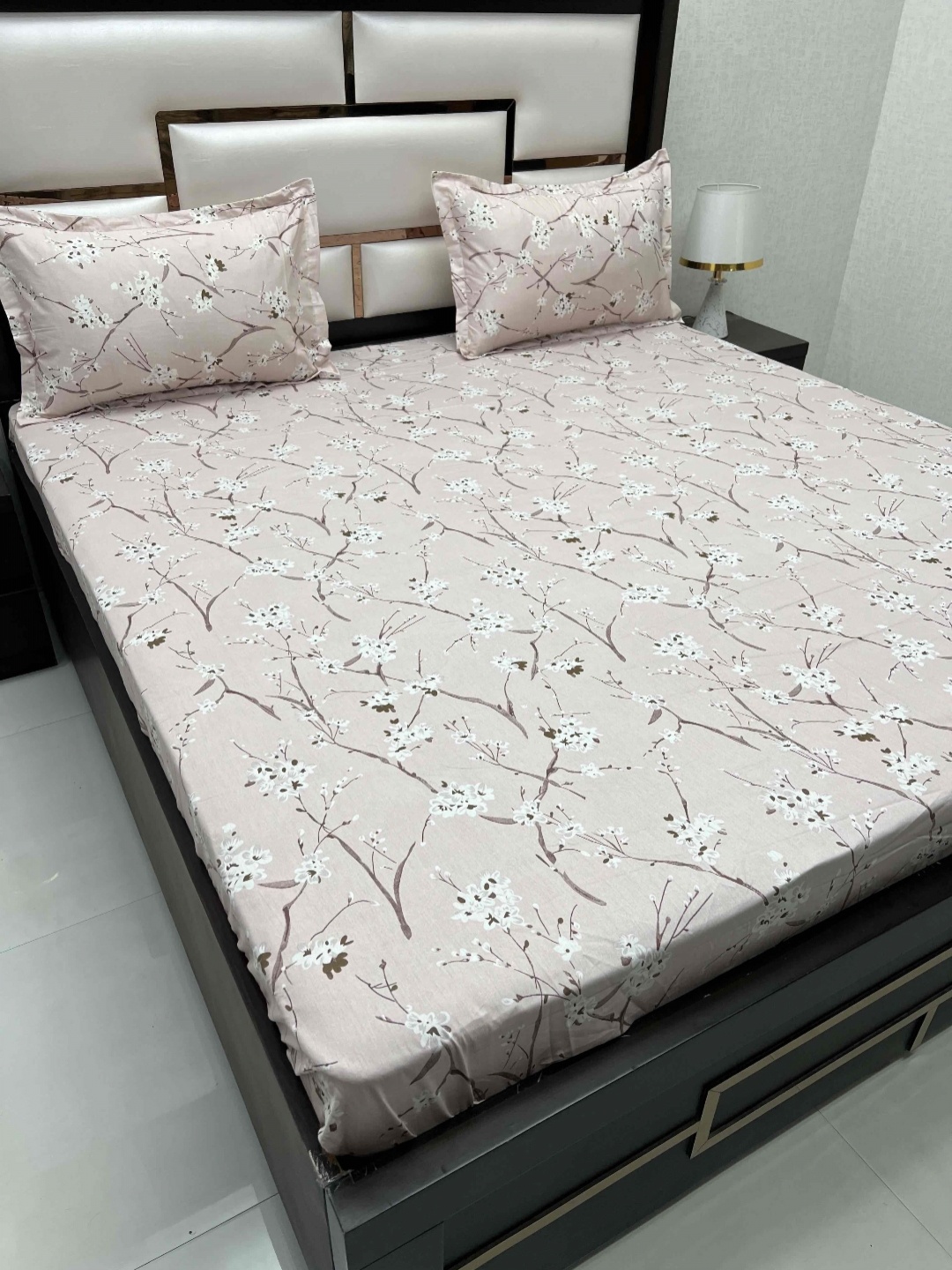 

Pure Decor Peach-Coloured & White Floral 380 TC King Bedsheet with 2 Pillow Covers
