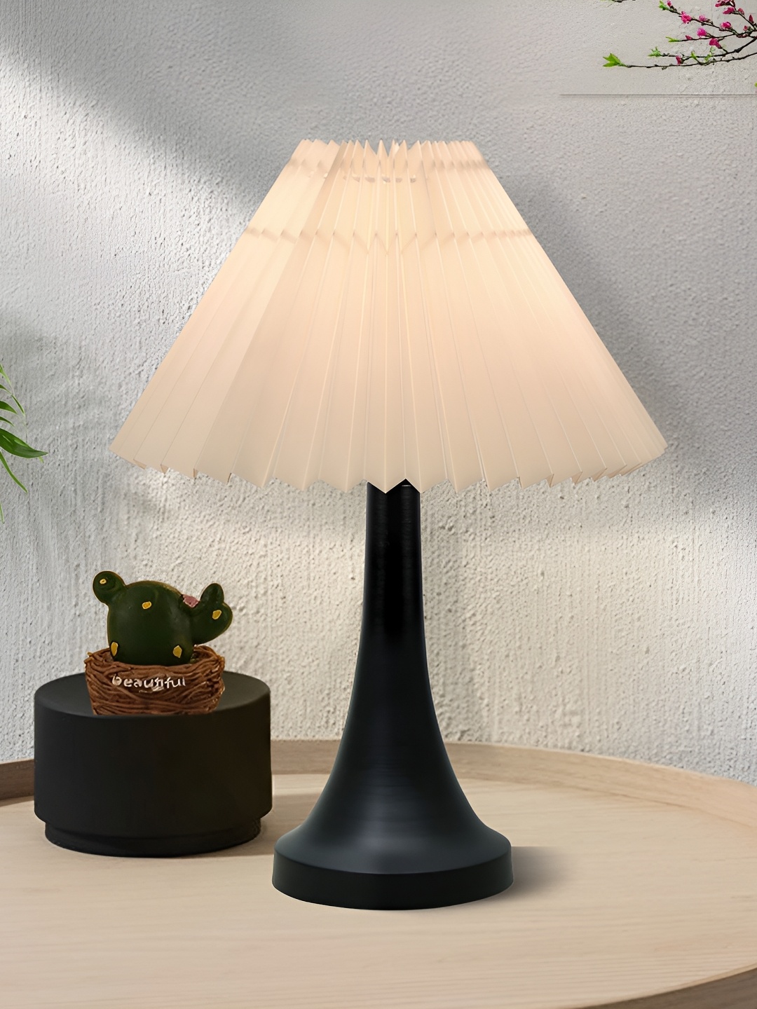 

Homesake Off White & Black Textured Metal Frusturical Shaped Table Lamp