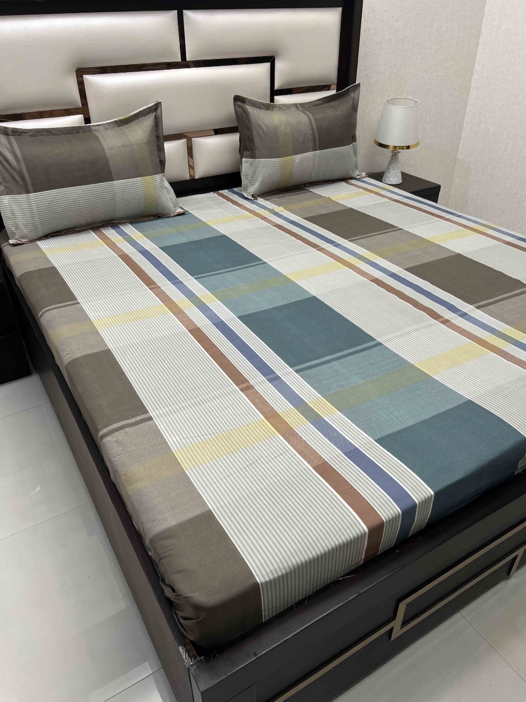 

Pure Decor Amulya Green & White Geometric 300 TC Queen Bedsheet with 2 Pillow Covers