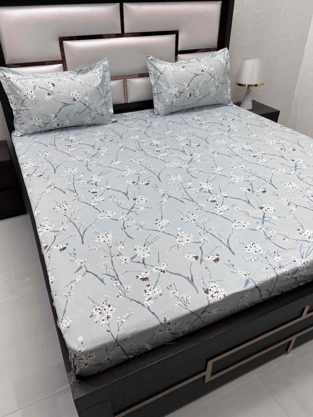

Pure Decor Royal Velar Blue & White Floral Cotton 260 TC King Bedsheet & 2 Pillow Covers