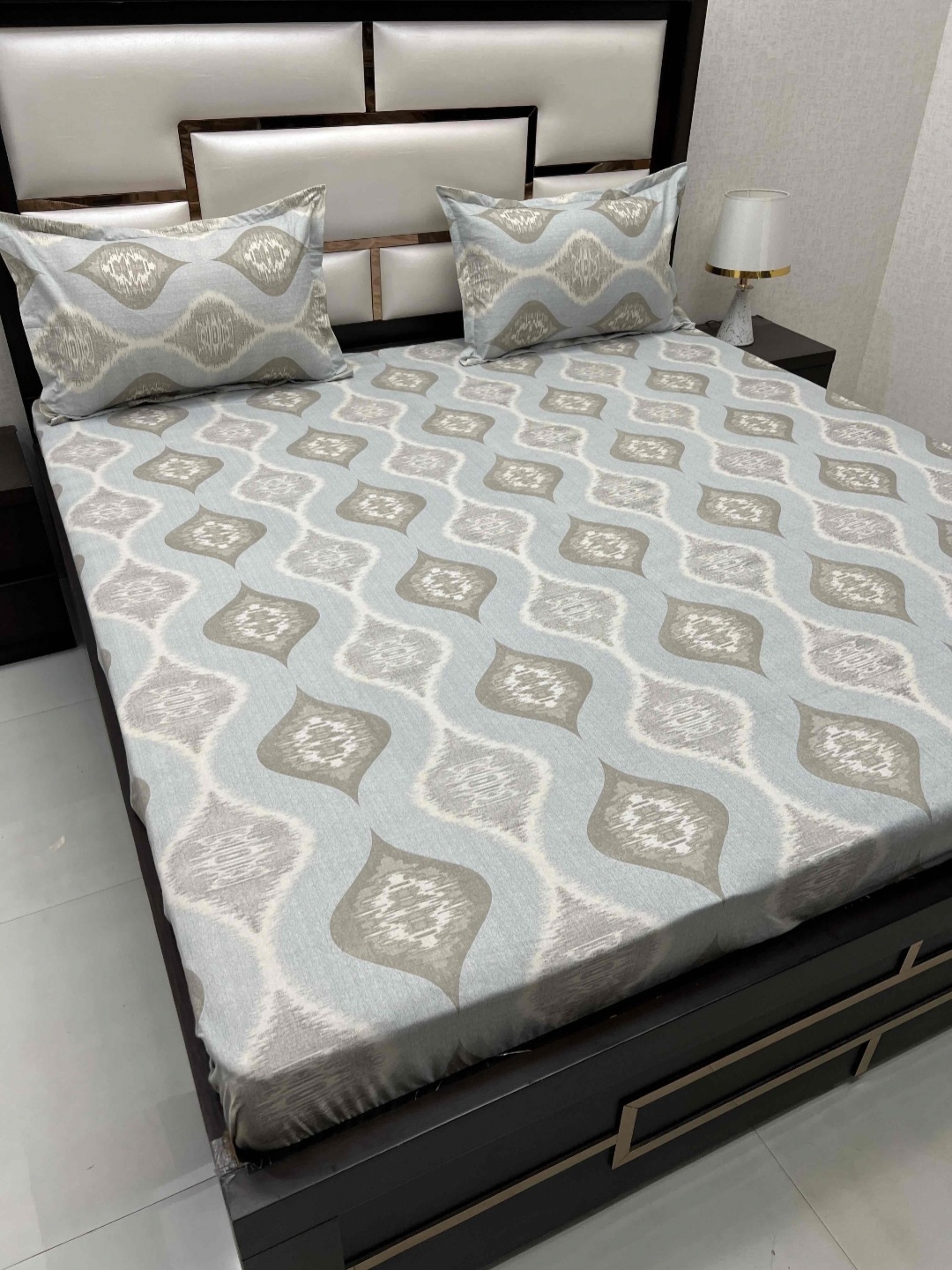 

Pure Decor ruby Blue & Grey Pure Cotton 260 TC King Bedsheet with 2 Pillow Covers