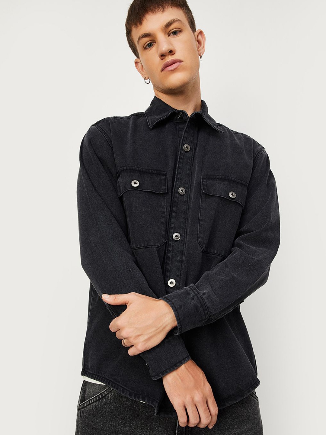 

max Men Spread Collar Solid Cotton Casual Shirt, Black