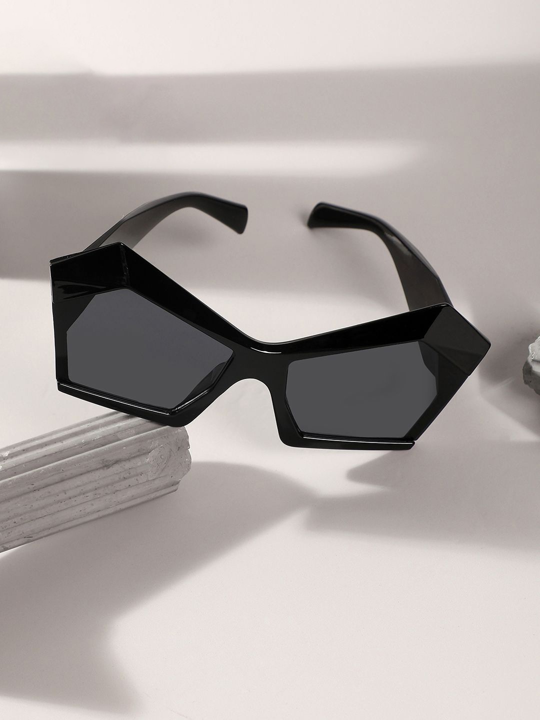 

HAUTE SAUCE by Campus Sutra Women Other Sunglasses with Polarised Lens, Black