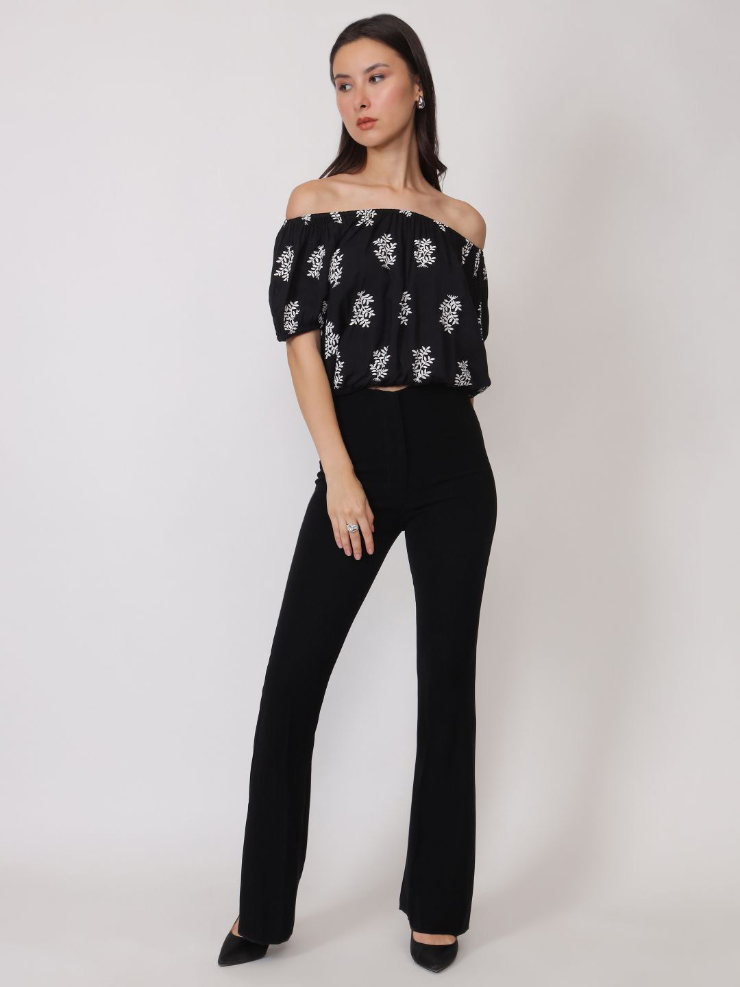 

ENTELLUS Women Floral Printed Off-Shoulder Top, Black