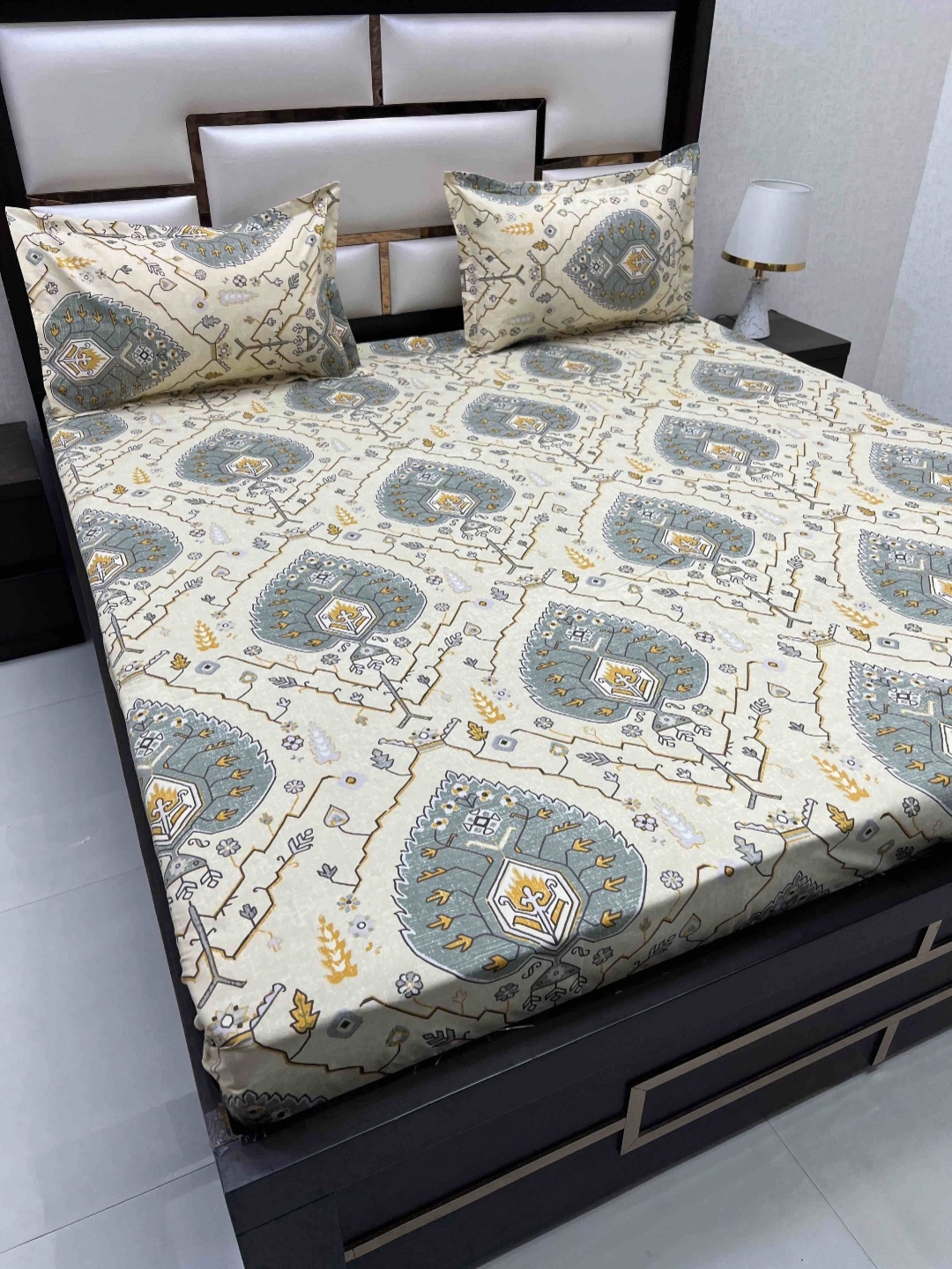 

Pure Decor Amulya Off White Printed 230 TC Queen Bedsheet With 2 Pillow Covers