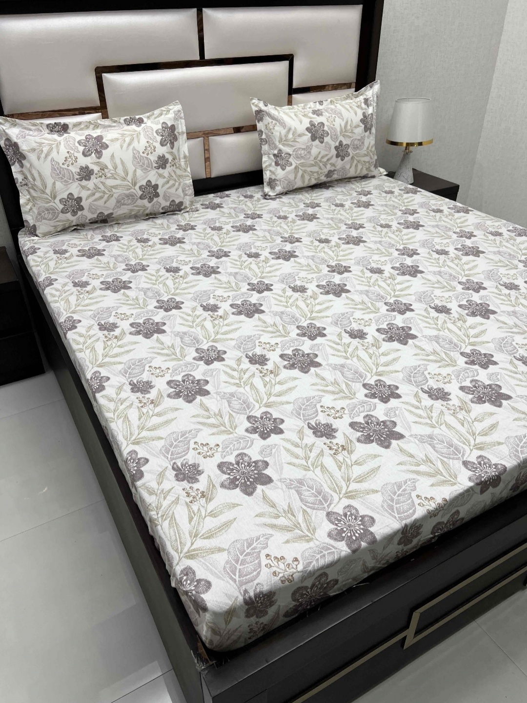 

Pure Decor Royal Velar White Printed 350 TC Pure Cotton King Bedsheet with 2 Pillow Covers