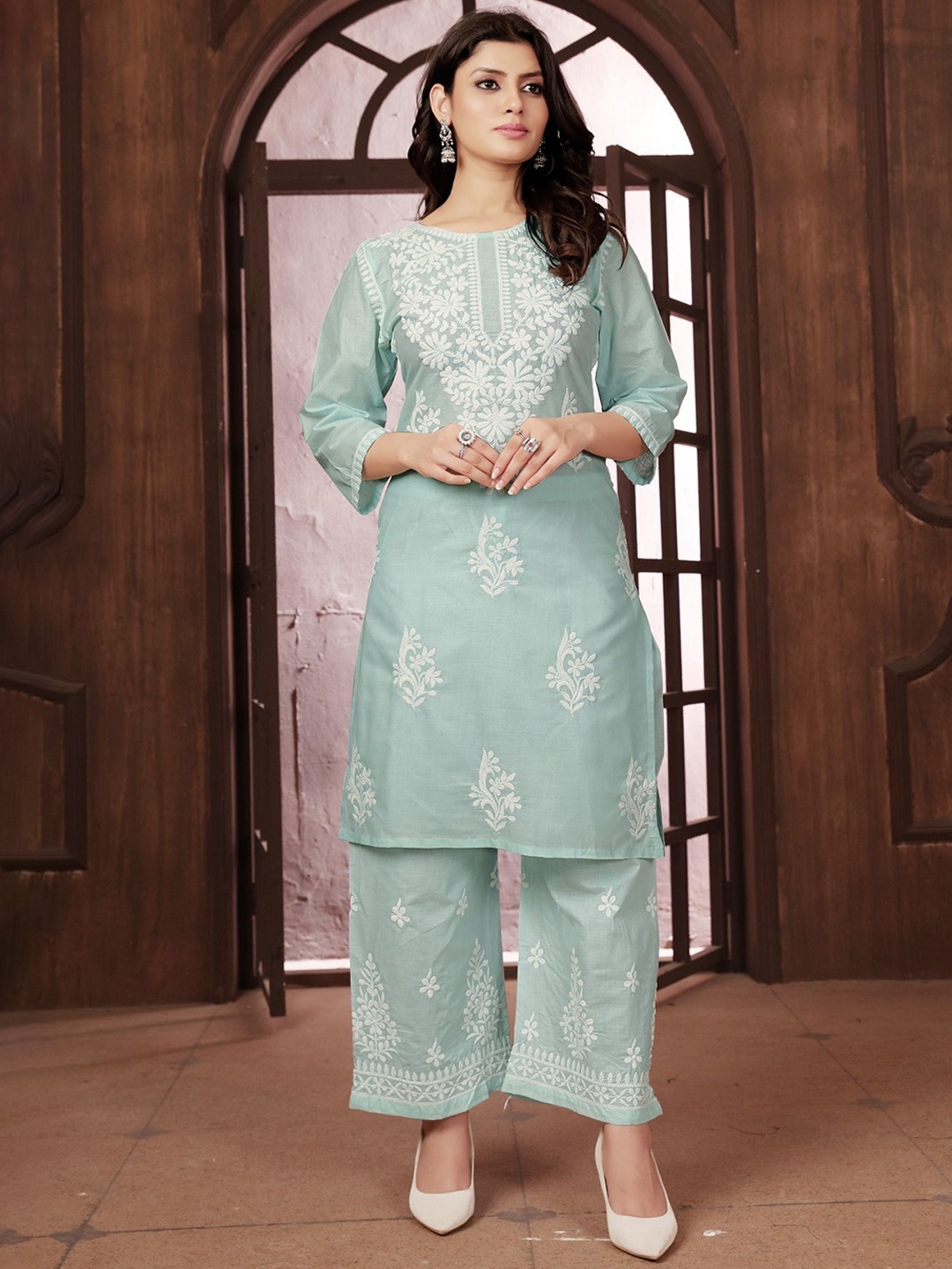 

JULEE JULEE Floral Embroidered Pure Cotton Straight Kurta with Palazzo, Sea green