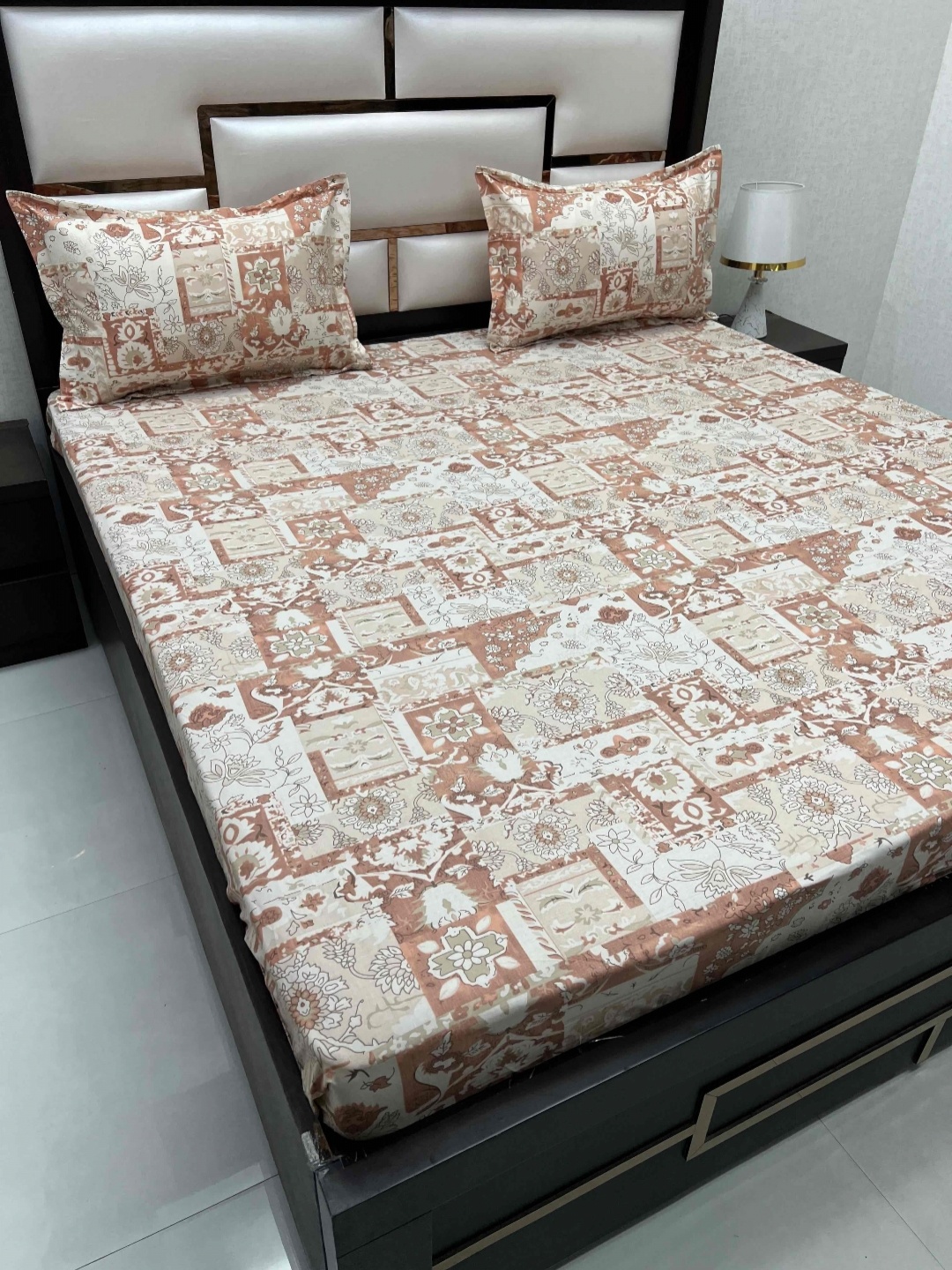 

Pure Decor sapphire Orange Pure Cotton Floral 330 TC King Bedsheet with 2 Pillow Covers
