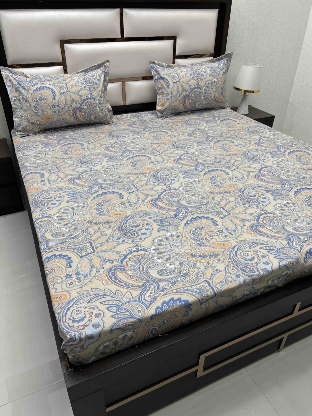 

Pure Decor Amulya Blue & Beige Printed 200 TC Queen Bedsheet with 2 Pillow Covers