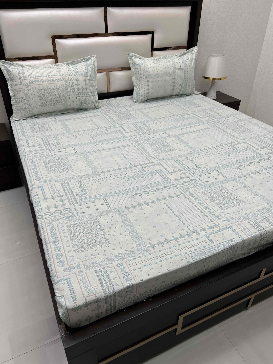 

Pure Decor ruby Blue Ethnic Motifs Pure Cotton 260 TC King Bedsheet with 2 Pillow Covers