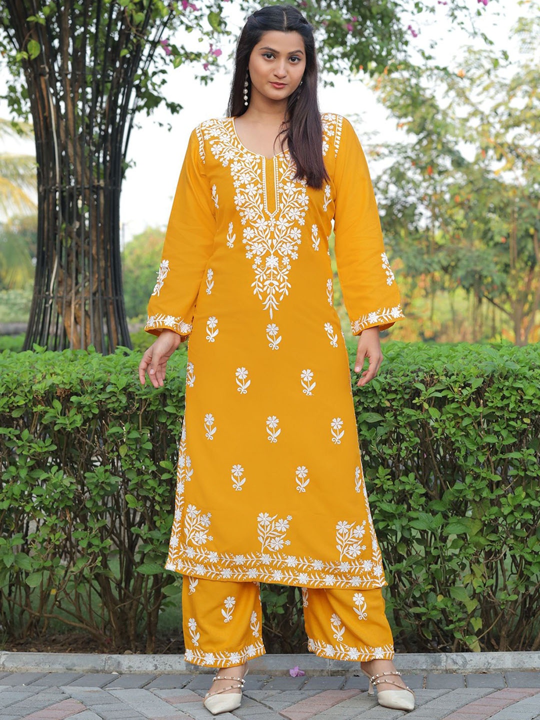 

LADY SHOPI Floral Embroidered Chikankari Kurta with Palazzo, Yellow