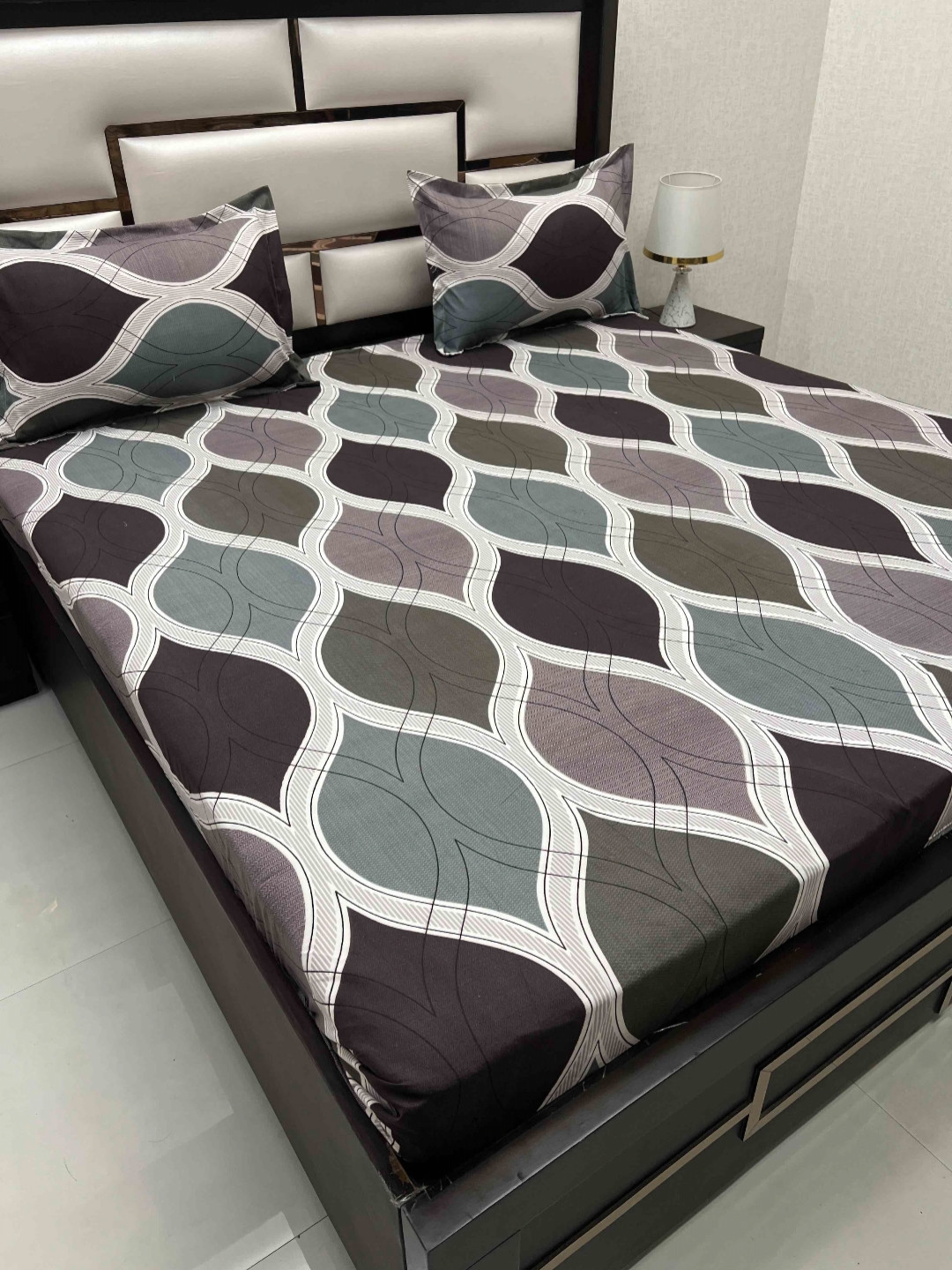 

Pure Decor Amulya White Abstract Printed Microfiber 300TC Queen Bedsheet & 2 Pillow Covers
