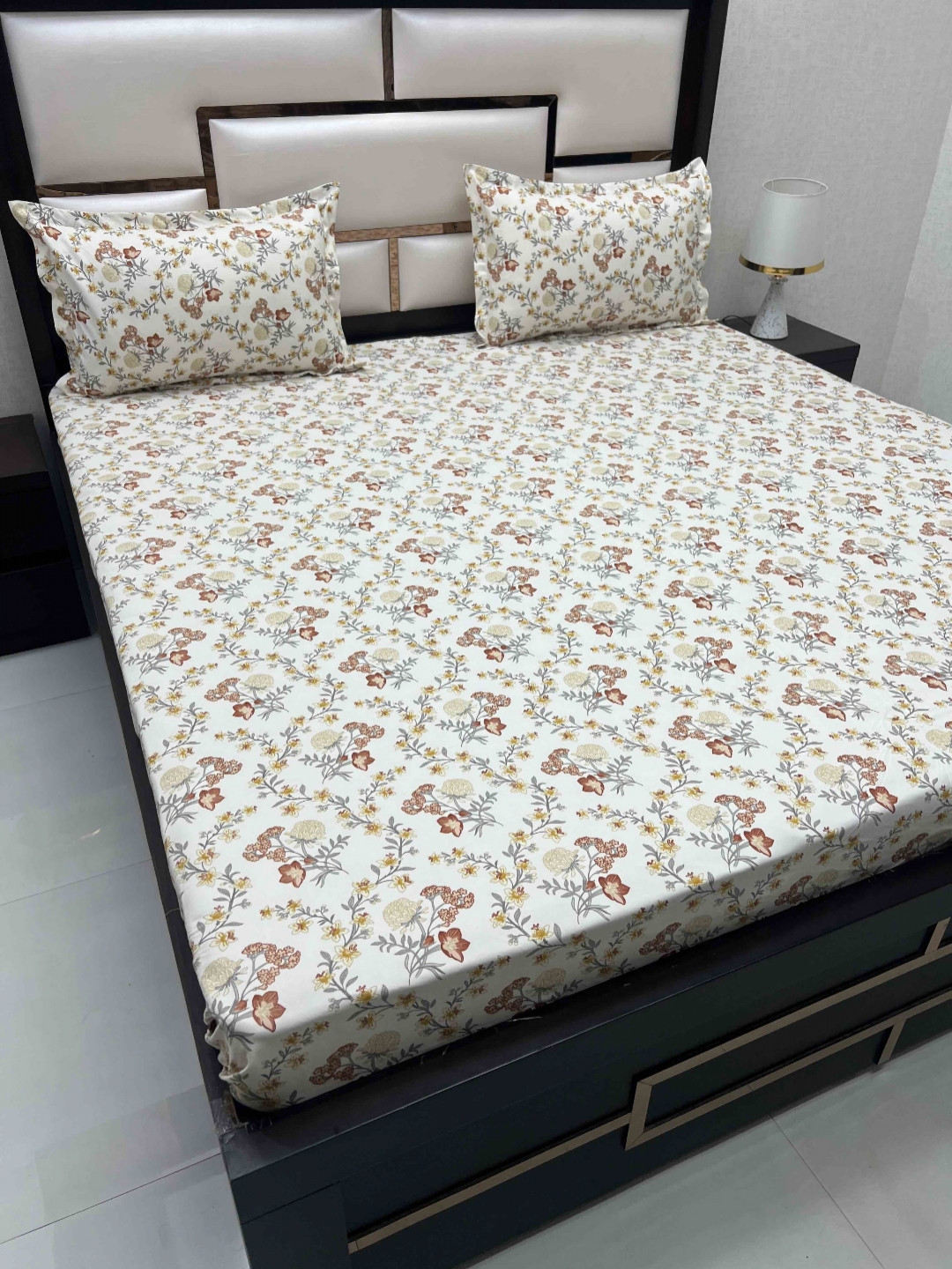 

Pure Decor Amulya White Floral Printed Microfiber 200 TC Queen Bedsheet & 2 Pillow Covers