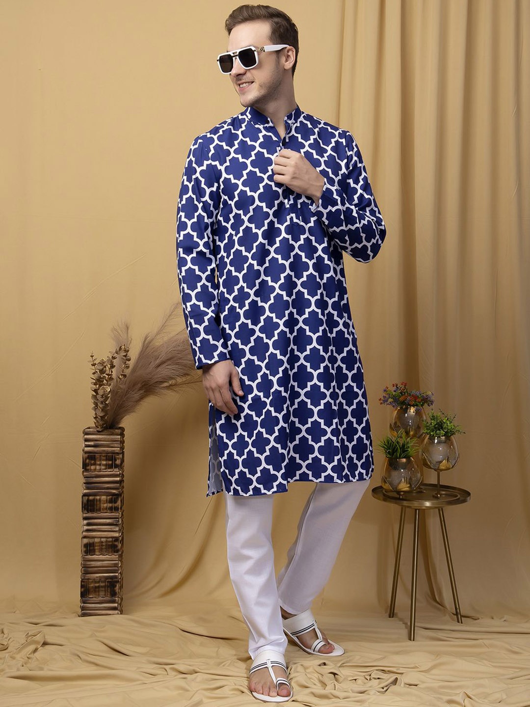 

Hangup Geometric Printed Mandarin Collar Straight Kurta with Pyjamas, Navy blue