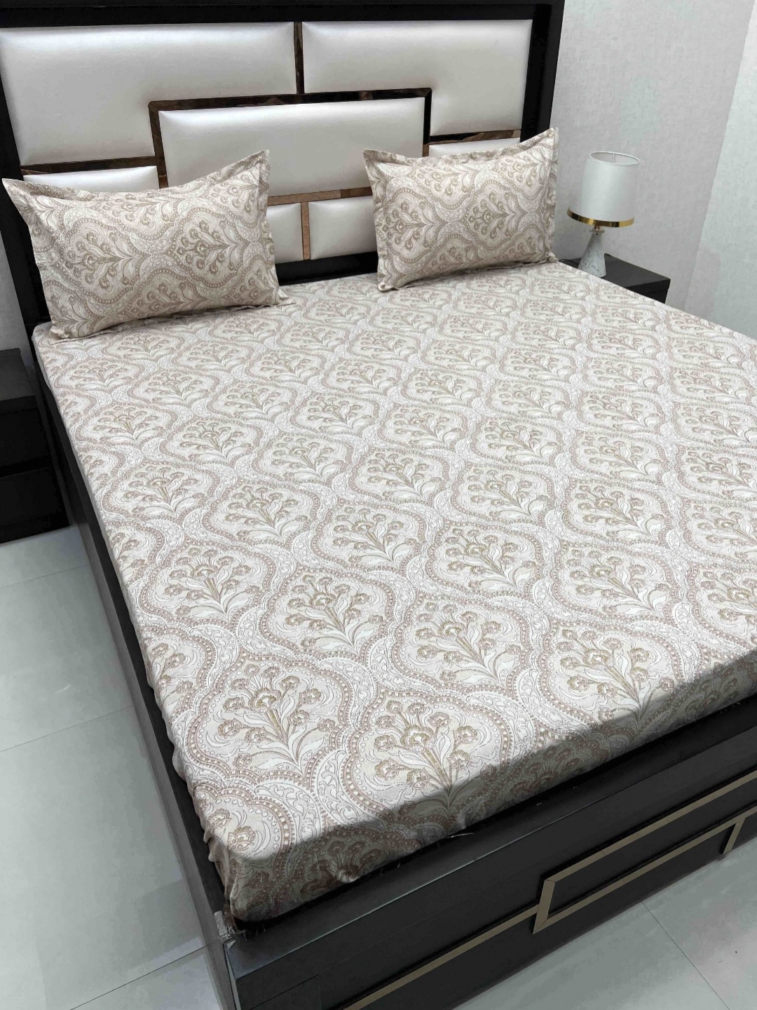 

Pure Decor Velar Fur Sib White Printed 330TC Pure Cotton Super King Bedsheet Set
