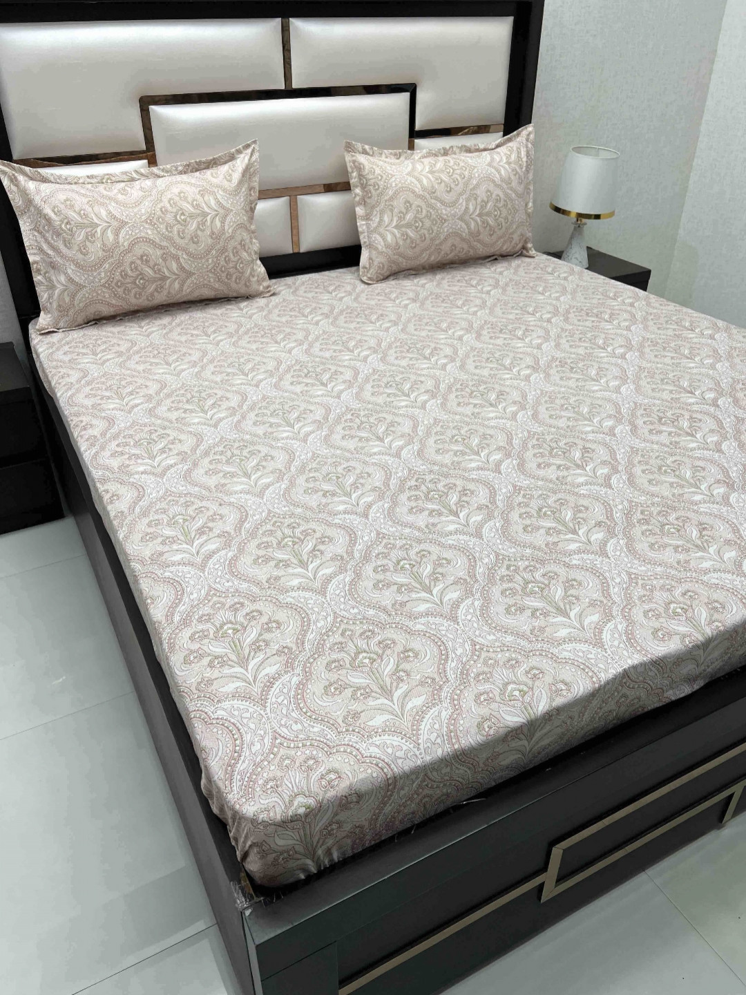 

Pure Decor Velar Fur Sib Pink Printed 300TC Pure Cotton King Bedsheet with 2 Pillow Covers
