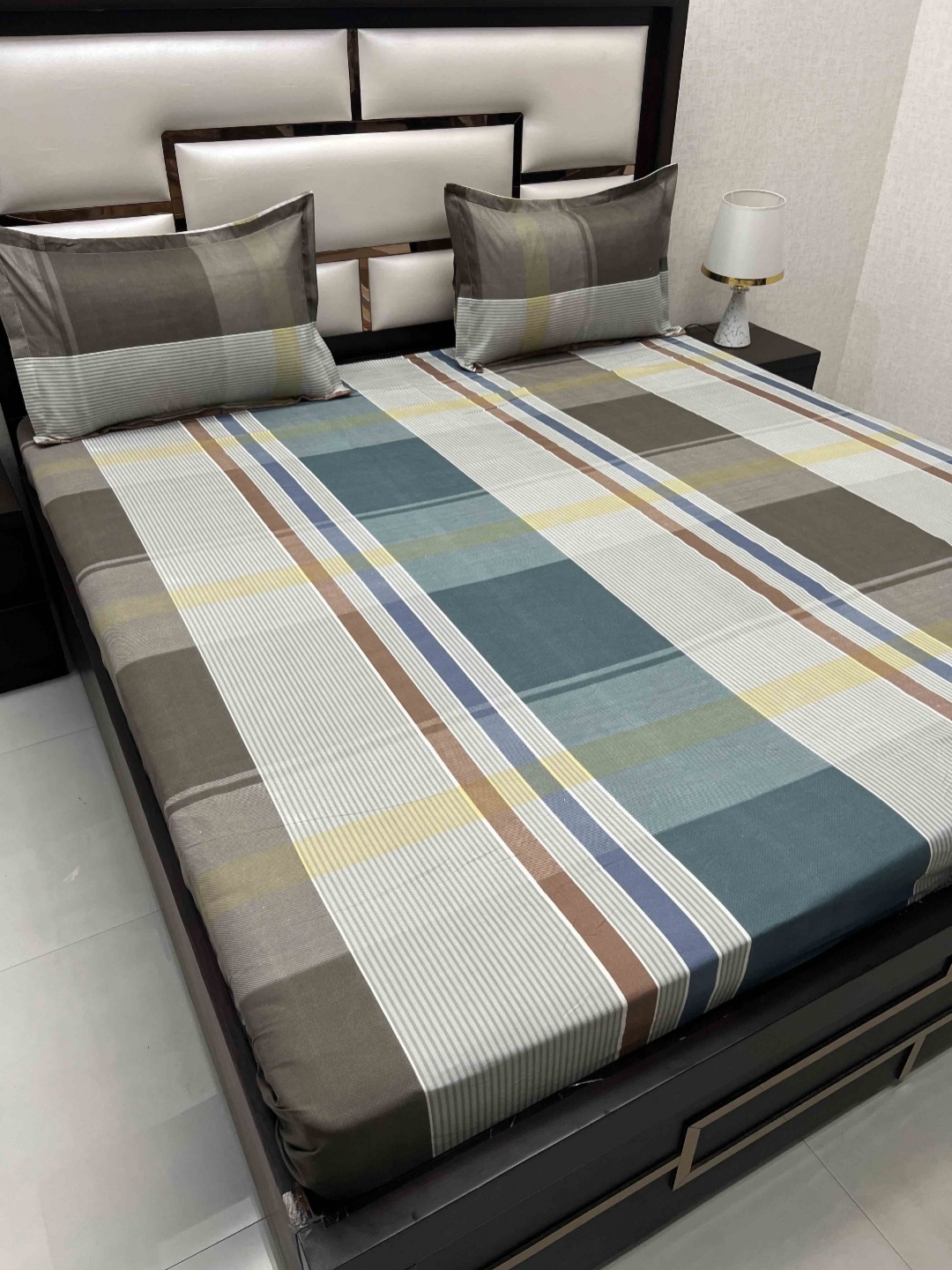 

Pure Decor amulya Blue & Green Microfiber 350 TC Queen Bedsheet with 2 Pillow Covers