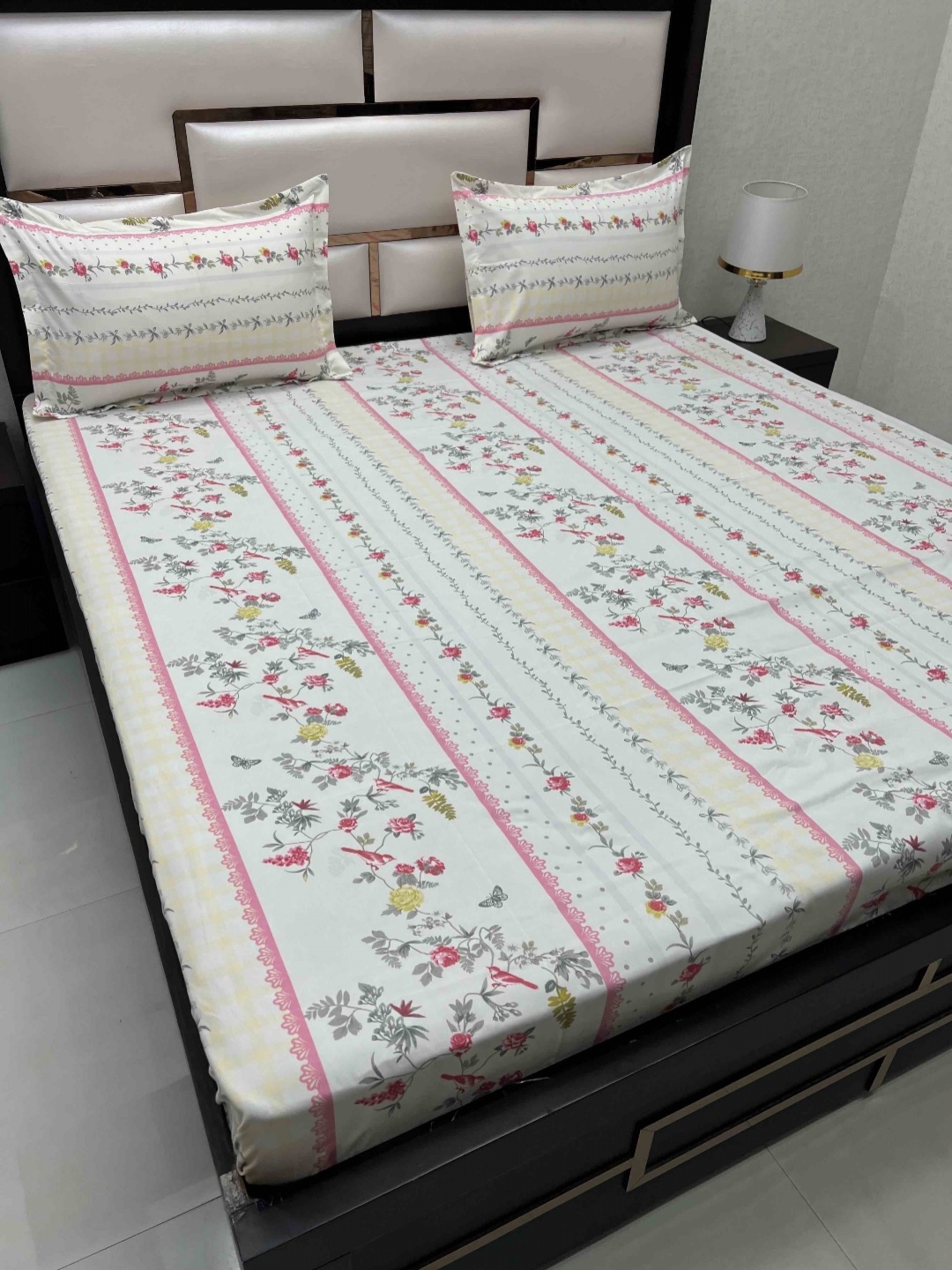 

Pure Decor Amulya Green Floral Microfiber 330 TC Queen Bedsheet with 2 Pillow Covers