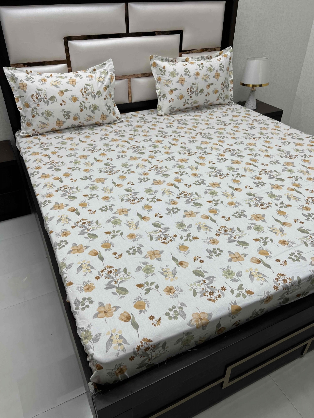 

Pure Decor Royal Velar White Floral Printed 260 TC Cotton King Bedsheet & 2 Pillow Covers