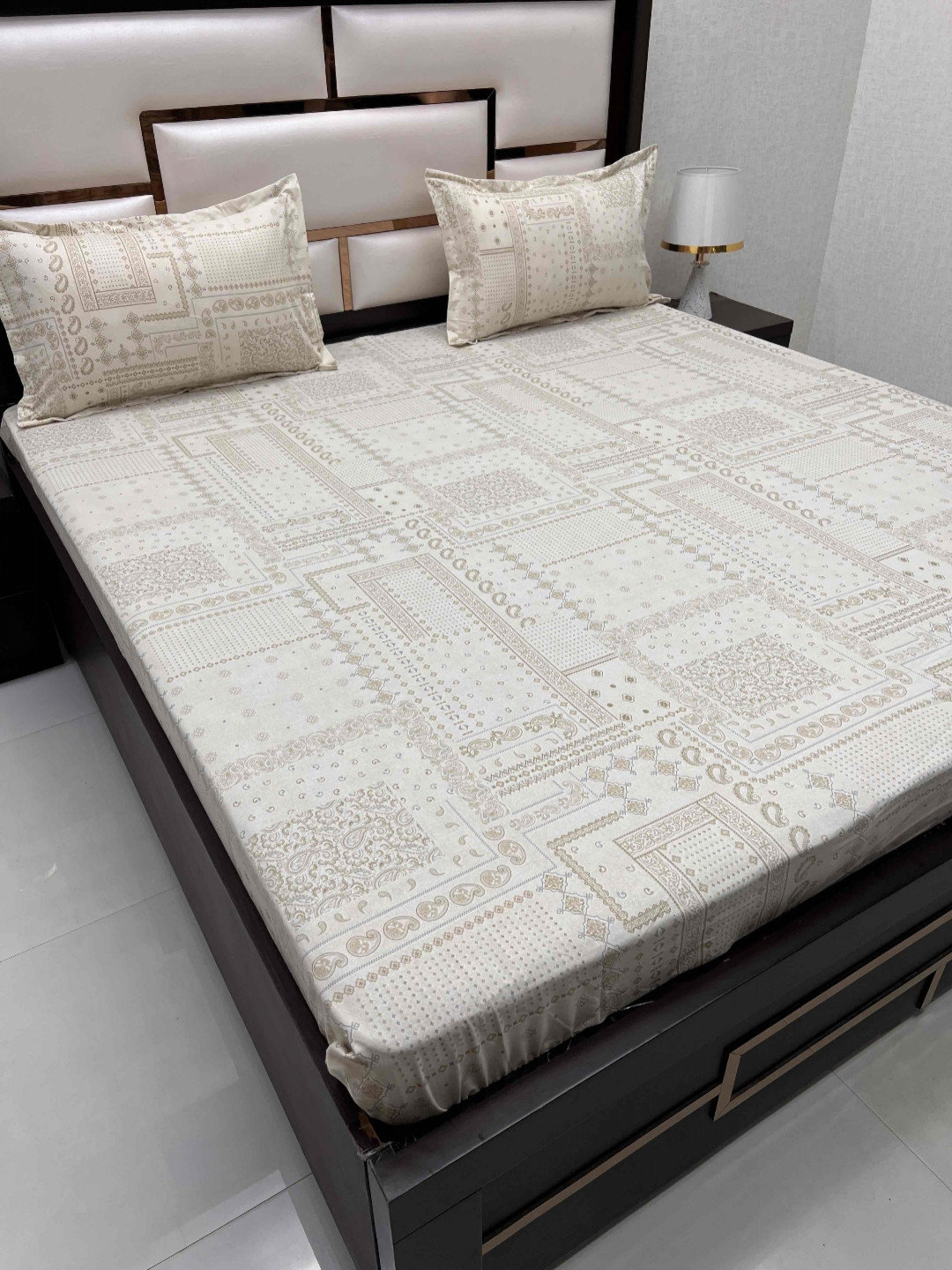

Pure Decor Ruby Green & White Printed 400 TC Pure Cotton Fitted Super King Bedsheet Set