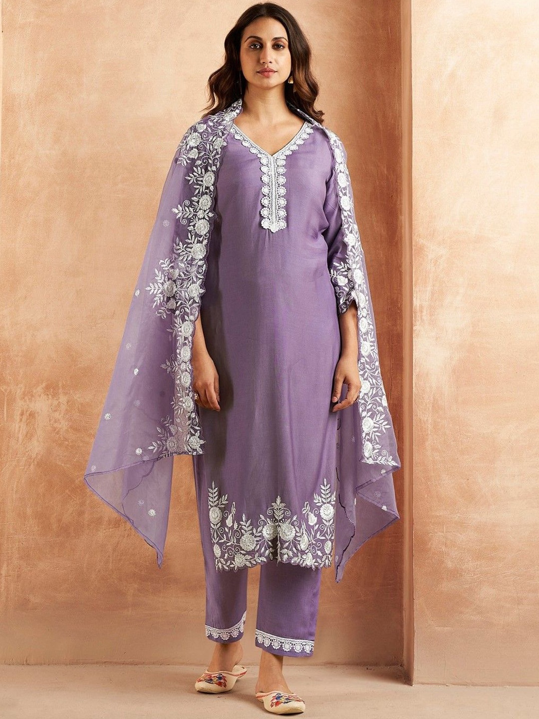 

AUTUMN LANE Ethnic Motifs Yoke Design Straight Kurta With Trouser & Dupatta, Violet