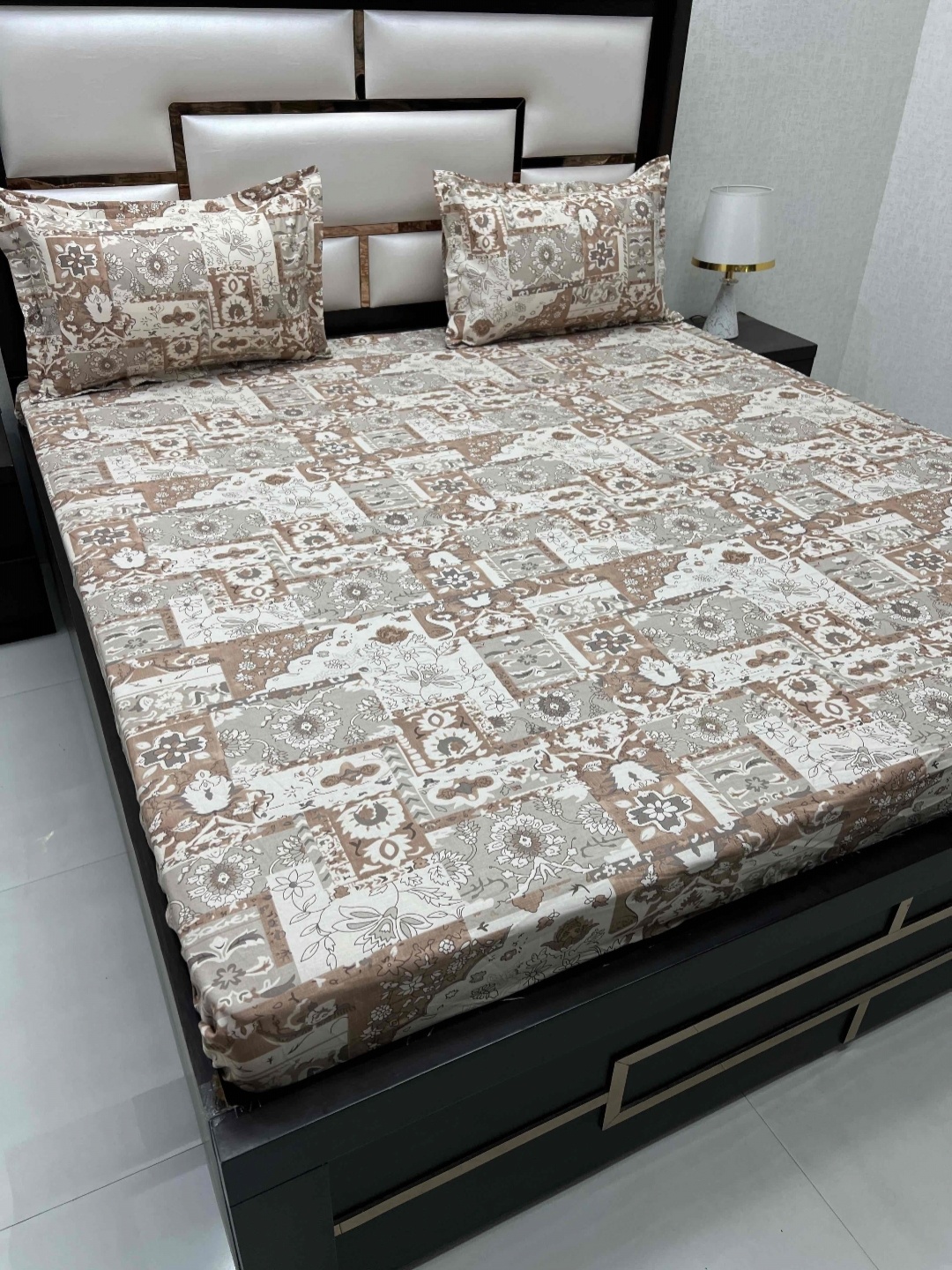 

Pure Decor sapphire Brown Pure Cotton Floral 240TC King Bedsheet with 2 Pillow Covers