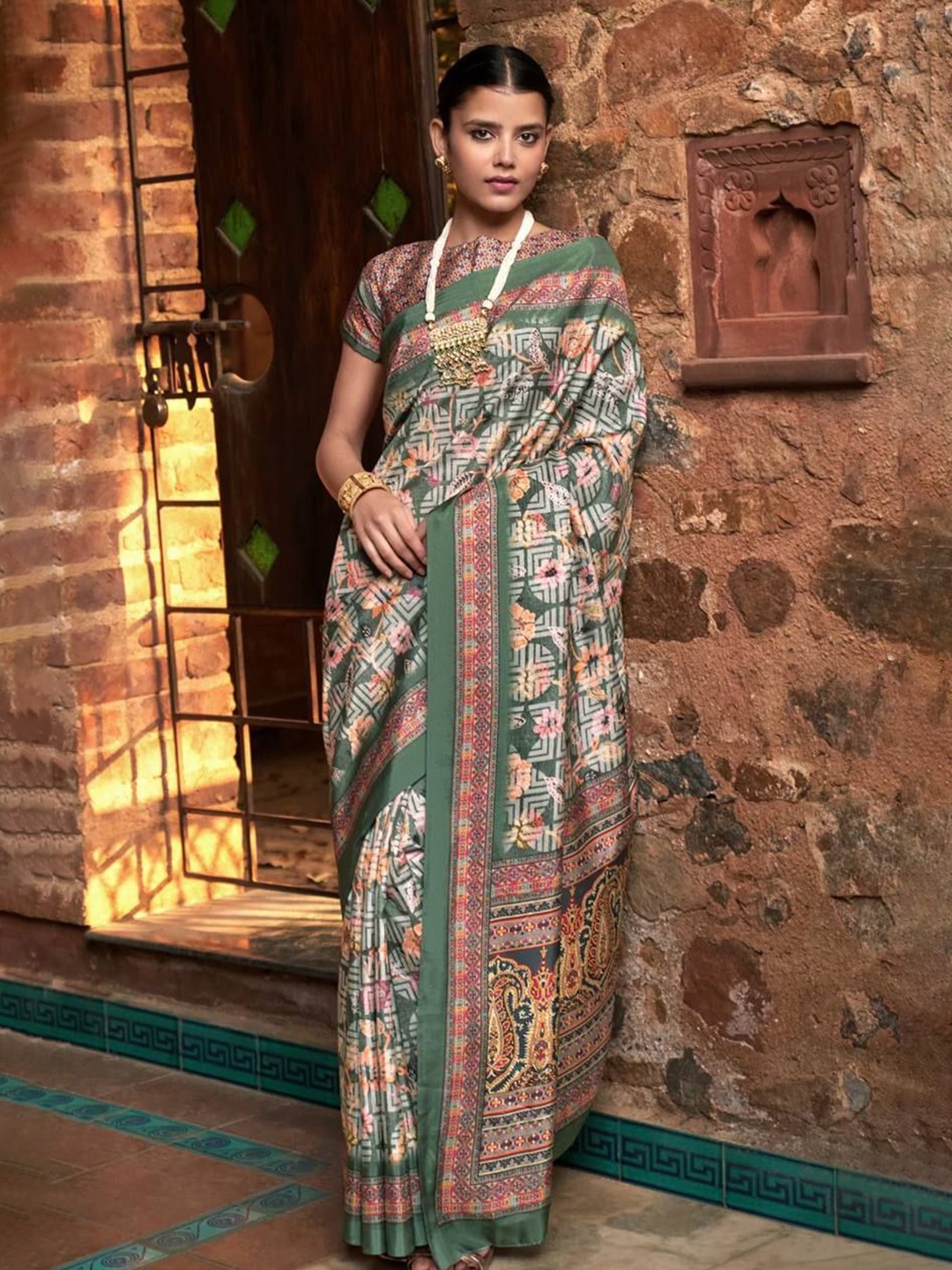 

Anaita Floral Printed Saree, Green