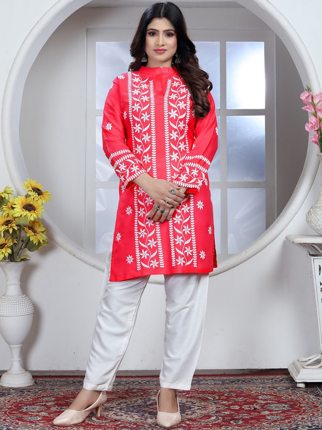 

LADY SHOPI Floral Embroidered Thread Work Straight Kurti, Red