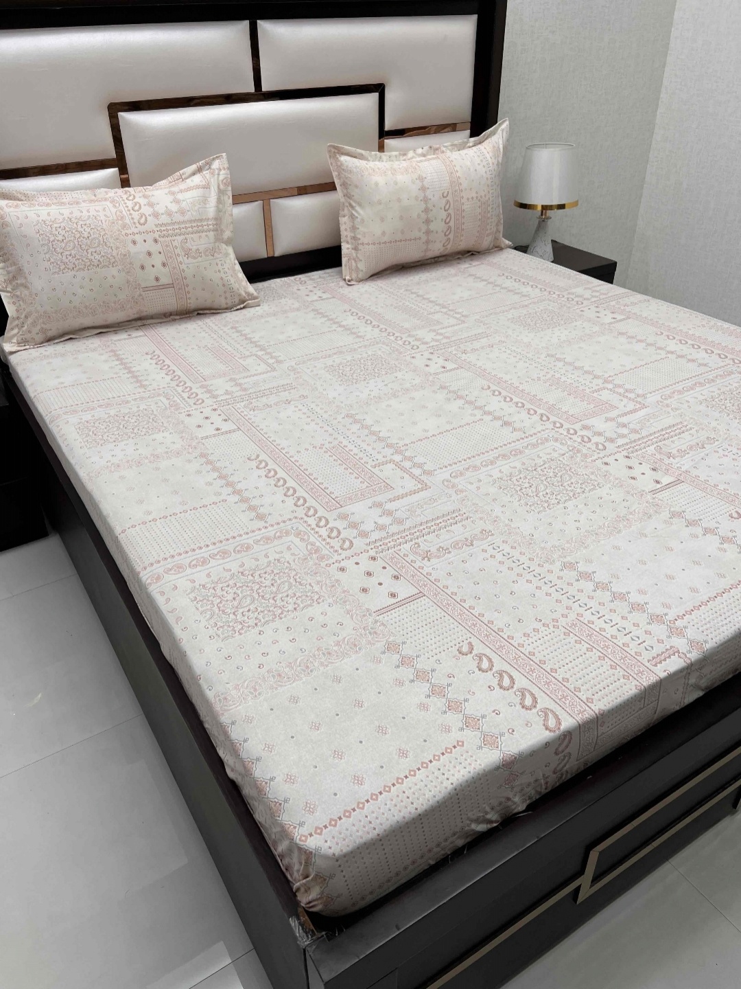 

Pure Decor Ruby Off White Printed 400 TC Pure Cotton Fitted Super King Bedsheet Set, Peach
