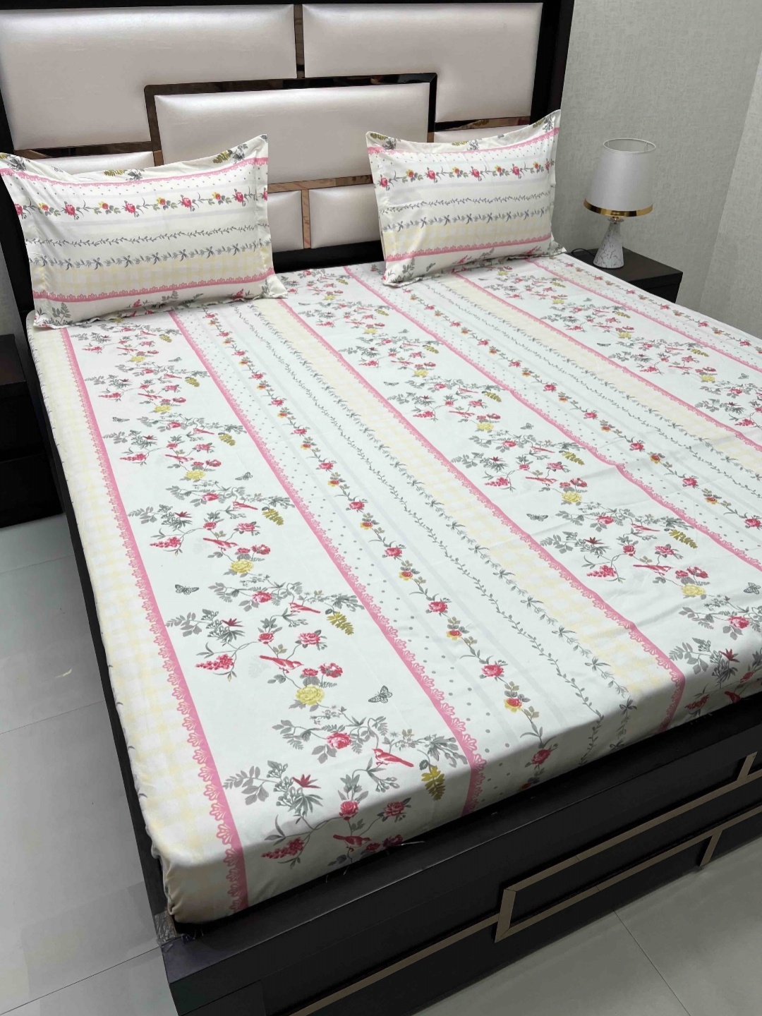 

Pure Decor amulya White Floral Microfiber 200 TC Queen Bedsheet with 2 Pillow Covers