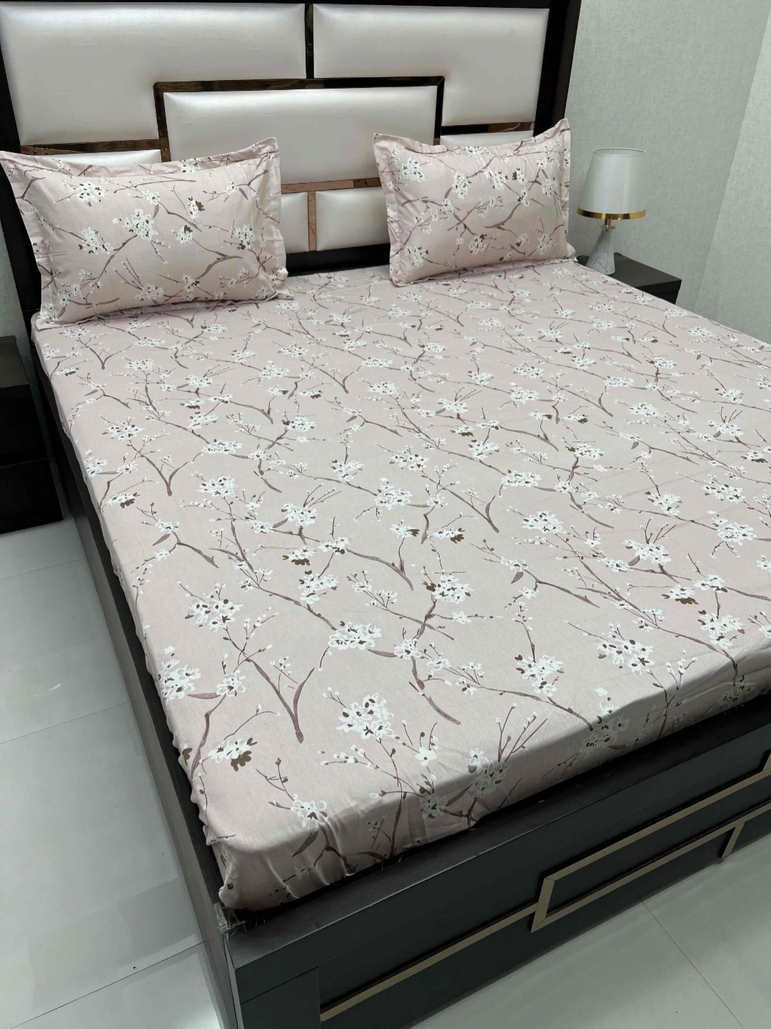 

Pure Decor Peach-Coloured & White Cotton Floral 300 TC King Bedsheet with 2 Pillow Covers