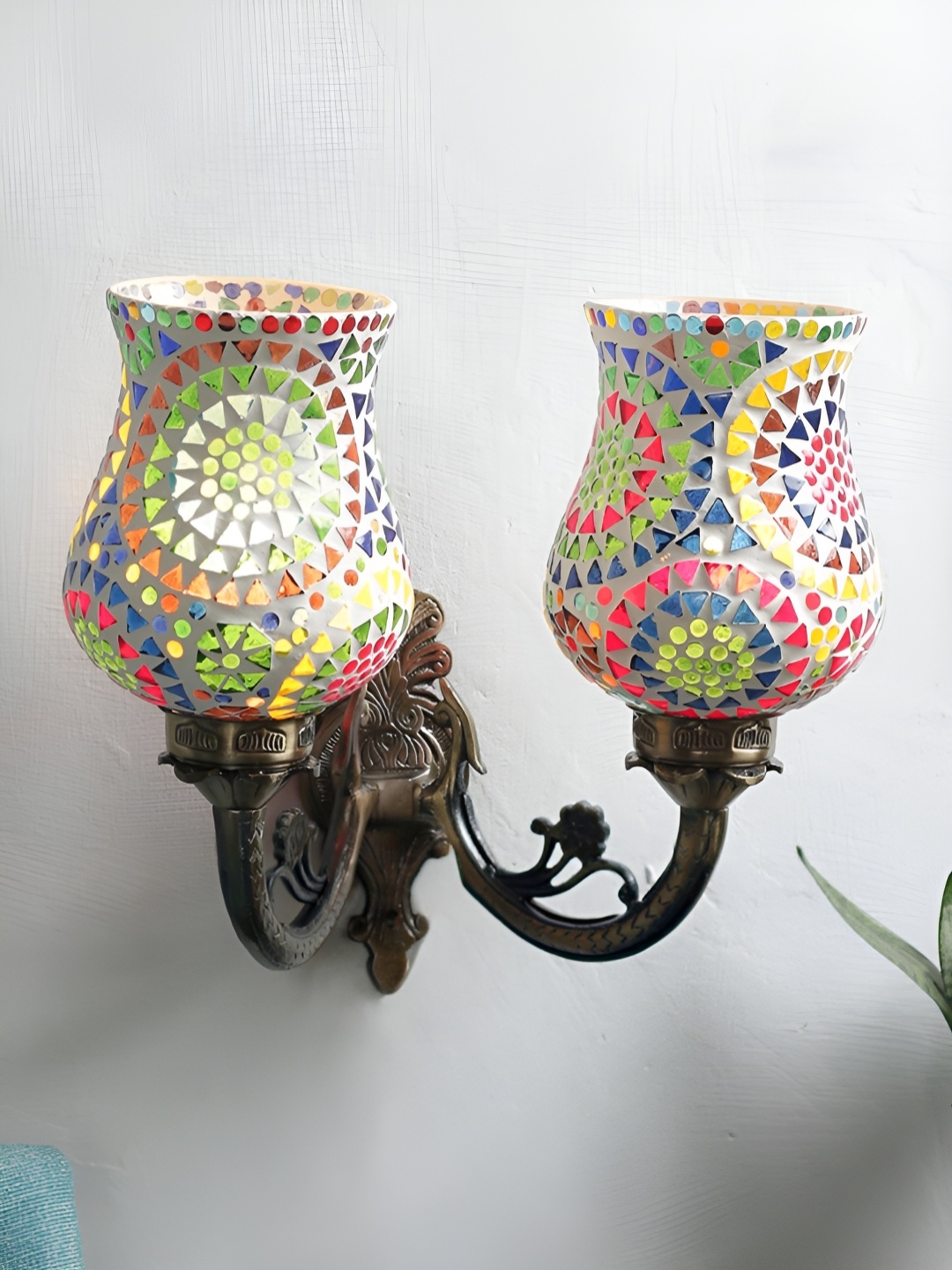 

Devansh Gold-Toned & White Ethnic Motifs Textured Bell Shaped Metal & Glass Wall Lamp