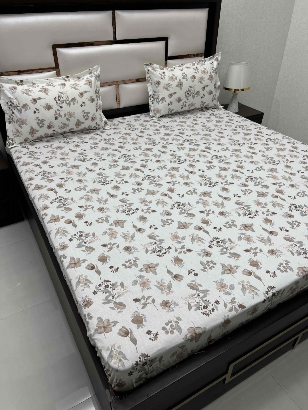 

Pure Decor Sapphire White Floral Printed Pure Cotton 230TC King Bedsheet & 2 Pillow Covers