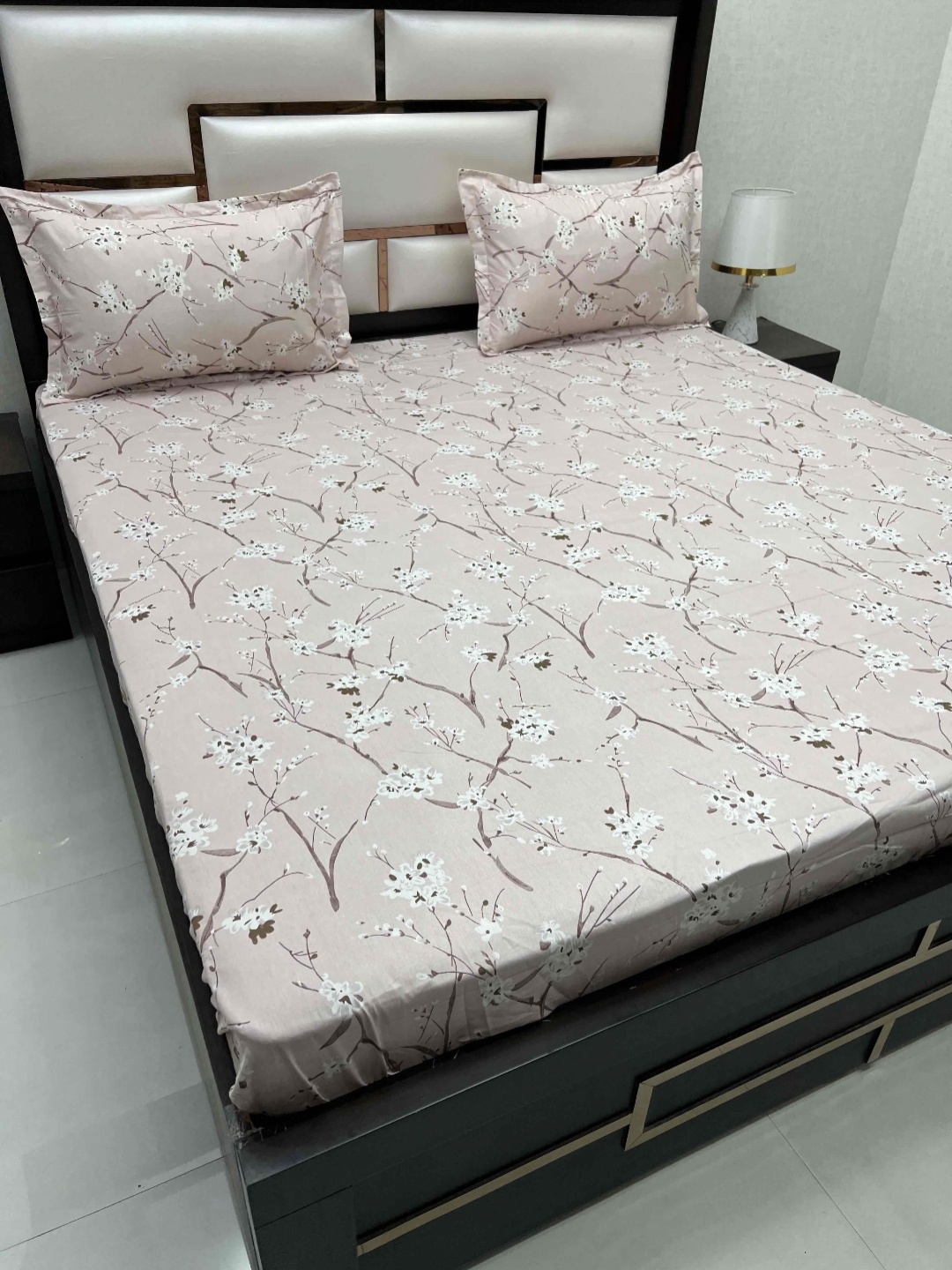 

Pure Decor Royal Velar Peach Floral Cotton 240 TC King Bedsheet with 2 Pillow Covers