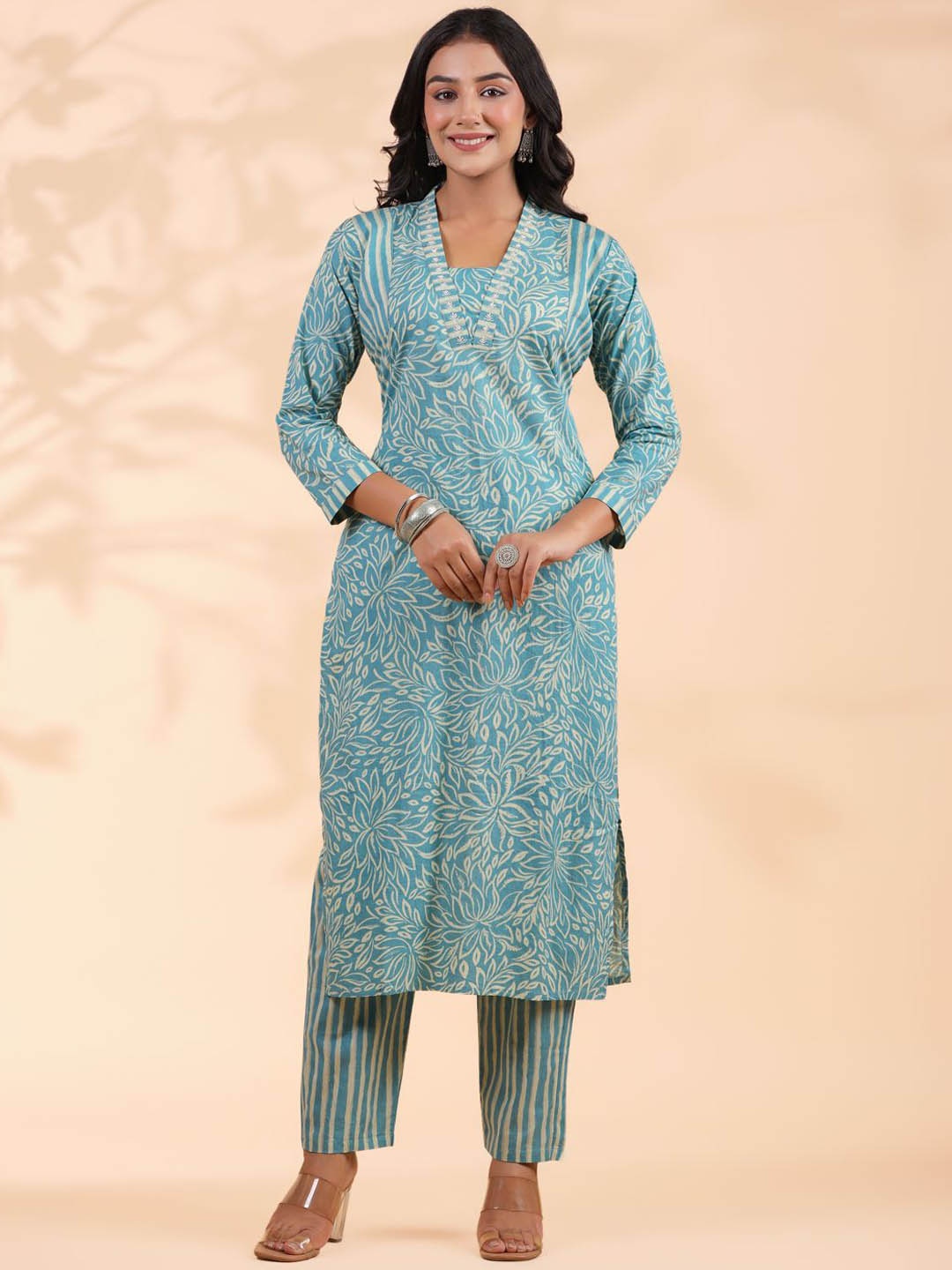 

Vbuyz Floral Printed Pure Cotton Straight Kurta with Palazzos, Blue