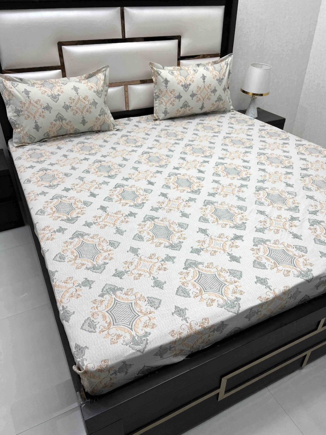 

Pure Decor Ruby Grey Printed Fitted Cotton 260 TC King Bedsheet With 2 Pillow Covers