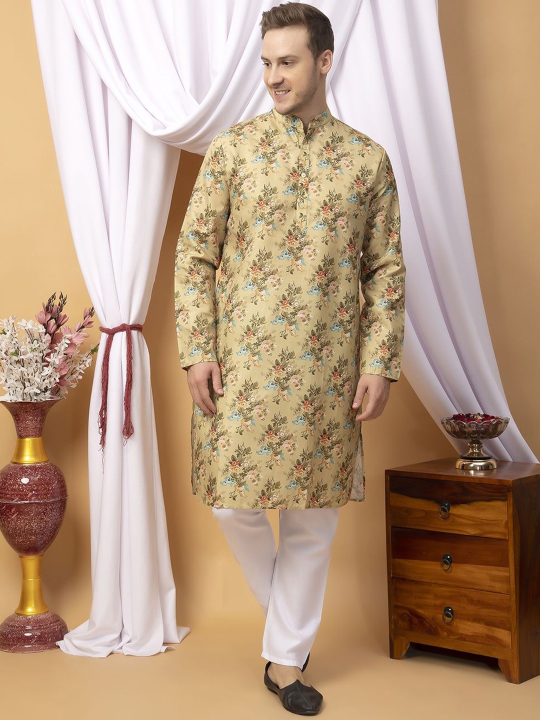 

Hangup Floral Printed Mandarin Collar Regular Kurta With Pyjama, Beige